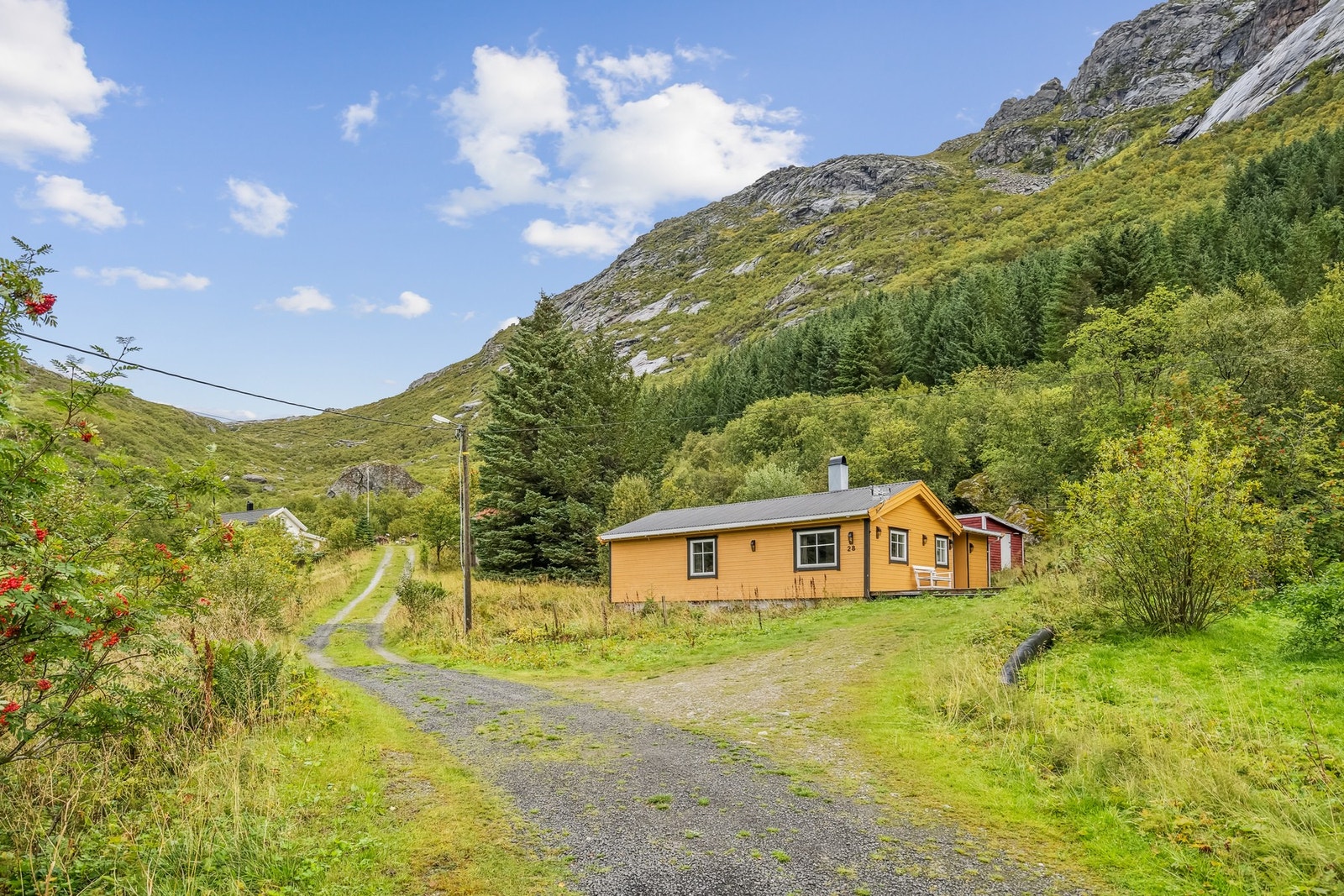 Velkommen til Sundveien 28 - Presentert av EiendomsMegler 1 Lofoten. Galleribilde