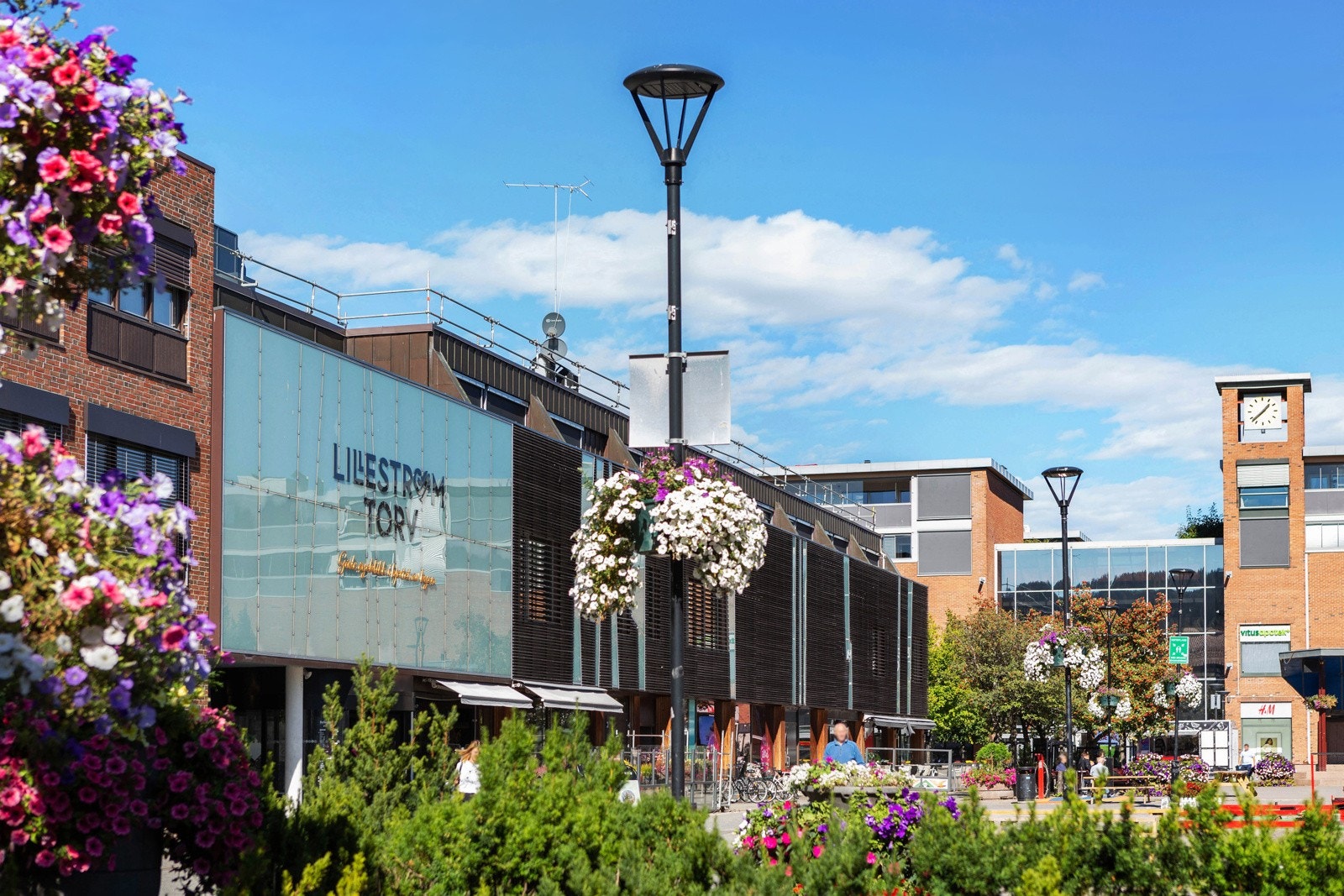 Gangavstand til Lillestrøm Torv med et rikt utvalg butikker og serveringssteder. Galleribilde