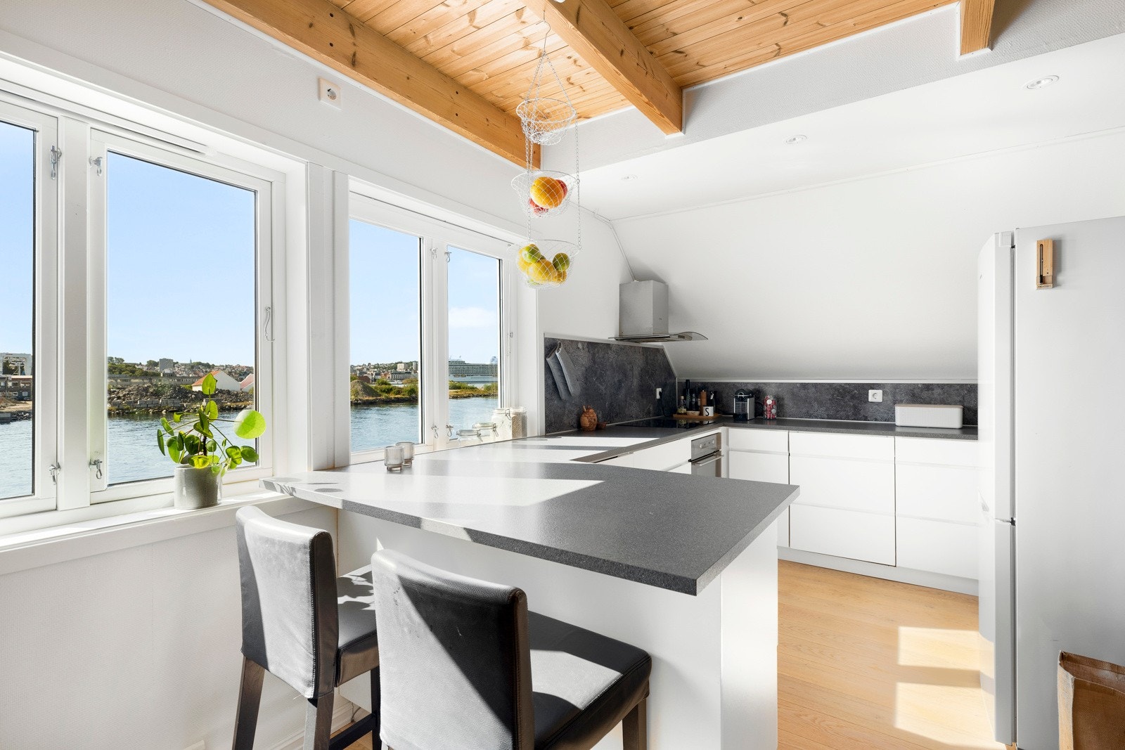 Skipsbyggergata 2B presenteres av Proaktiv Eiendomsmegling v. Kay Stian Espeland. Galleribilde