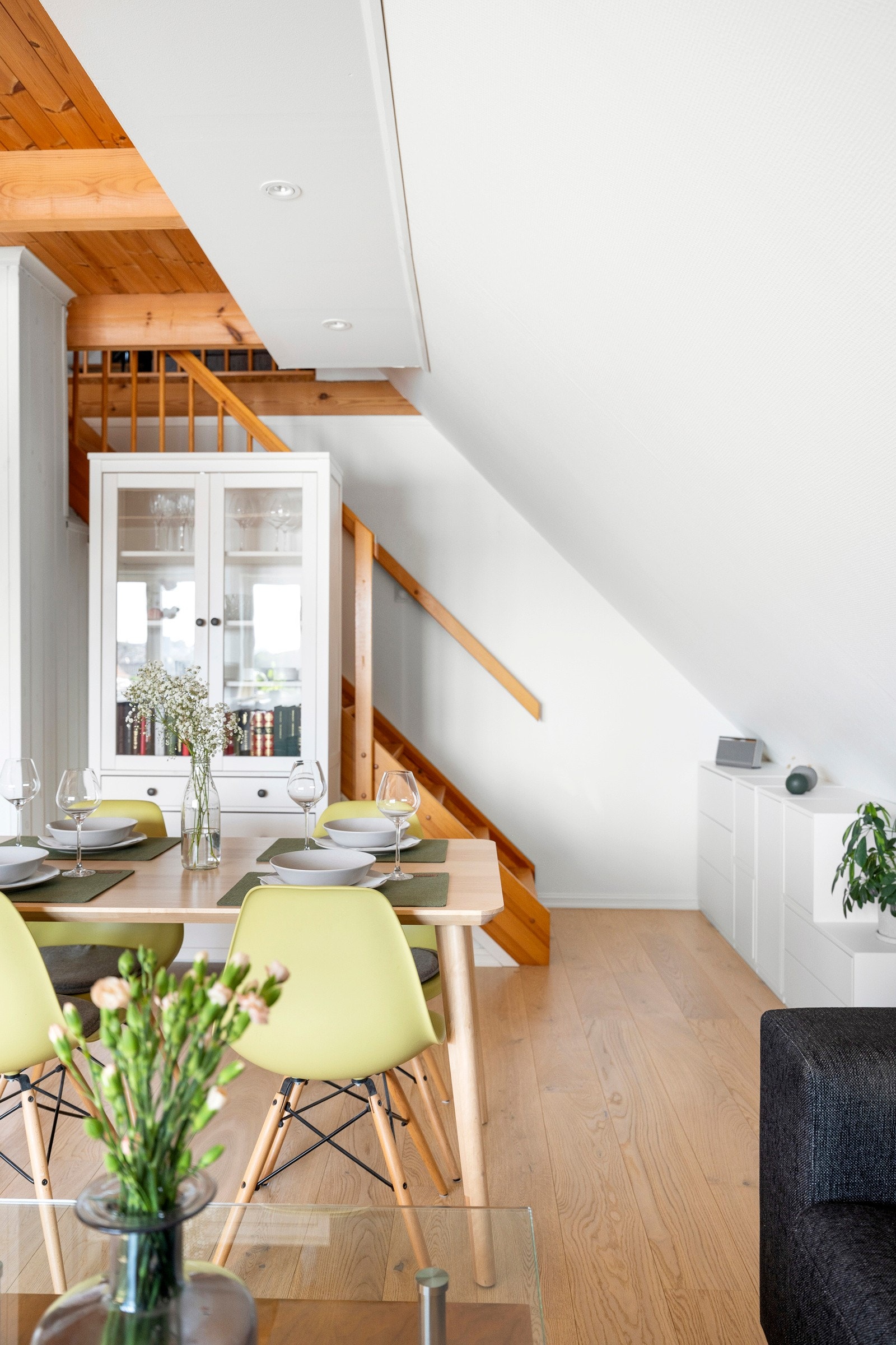 Trapp opp til leilighetens andre etasje (loftet). Galleribilde