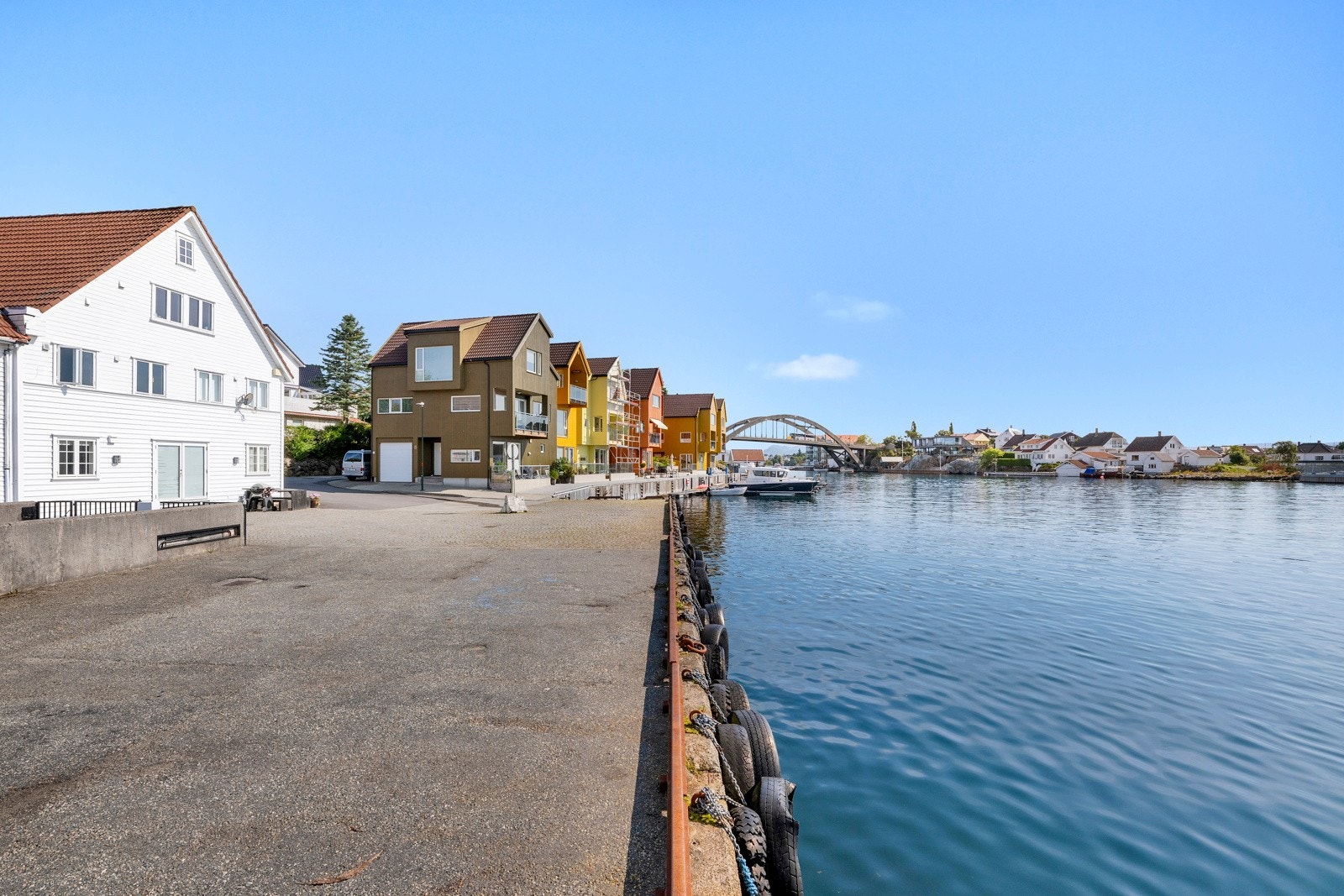 Nydelig og sjarmerende nærområde rett ved leiligheten. Galleribilde