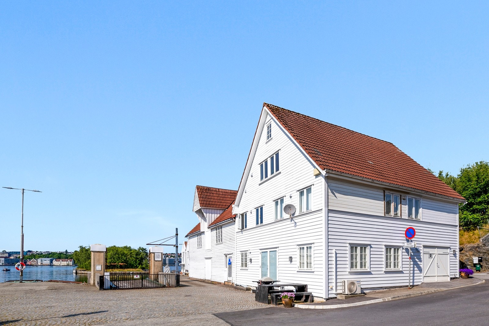 Et veldig godt vedlikeholdt og sjarmerende bygg. Galleribilde