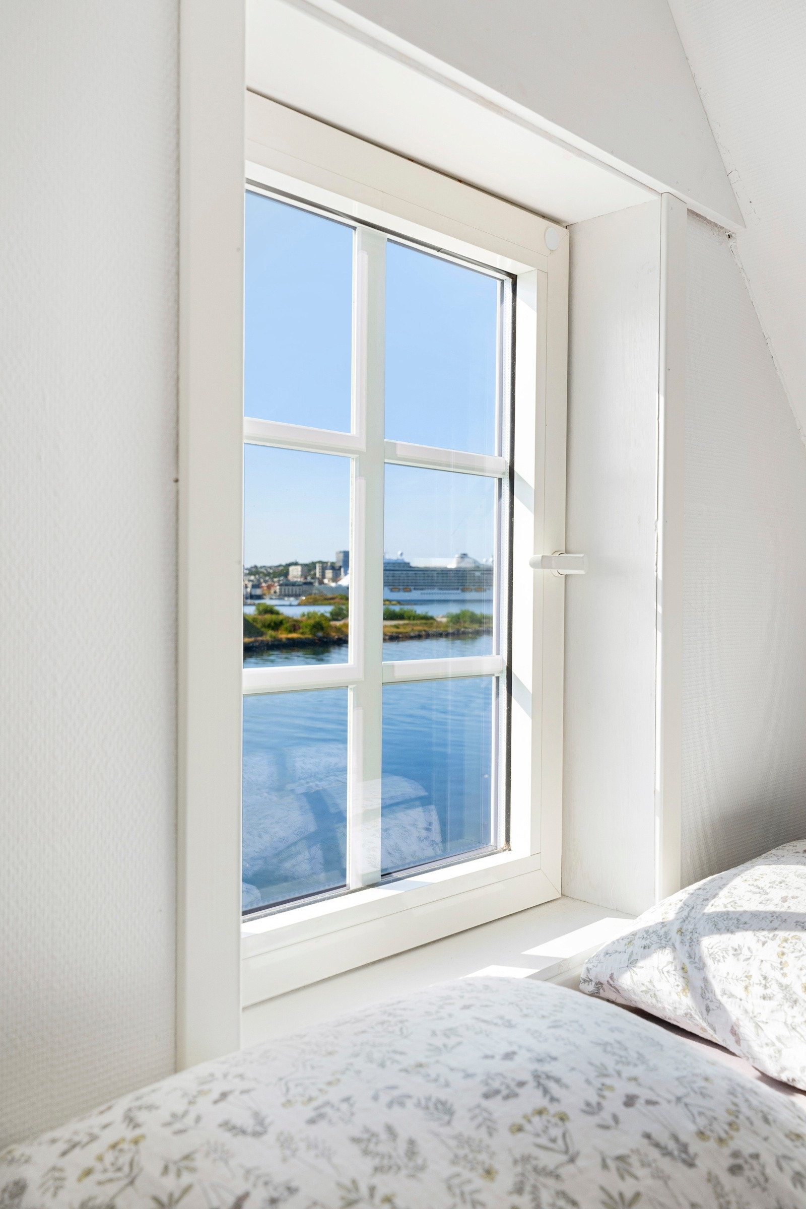 Nydelig utsikt fra vinduet på loftet! Galleribilde