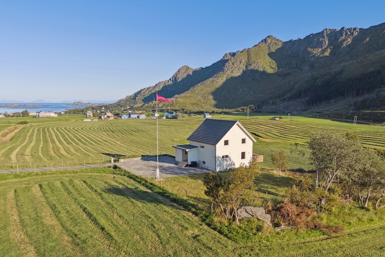 Velkommen til Einangen 195 - Presentert av EiendomsMegler 1 Leknes. Galleribilde