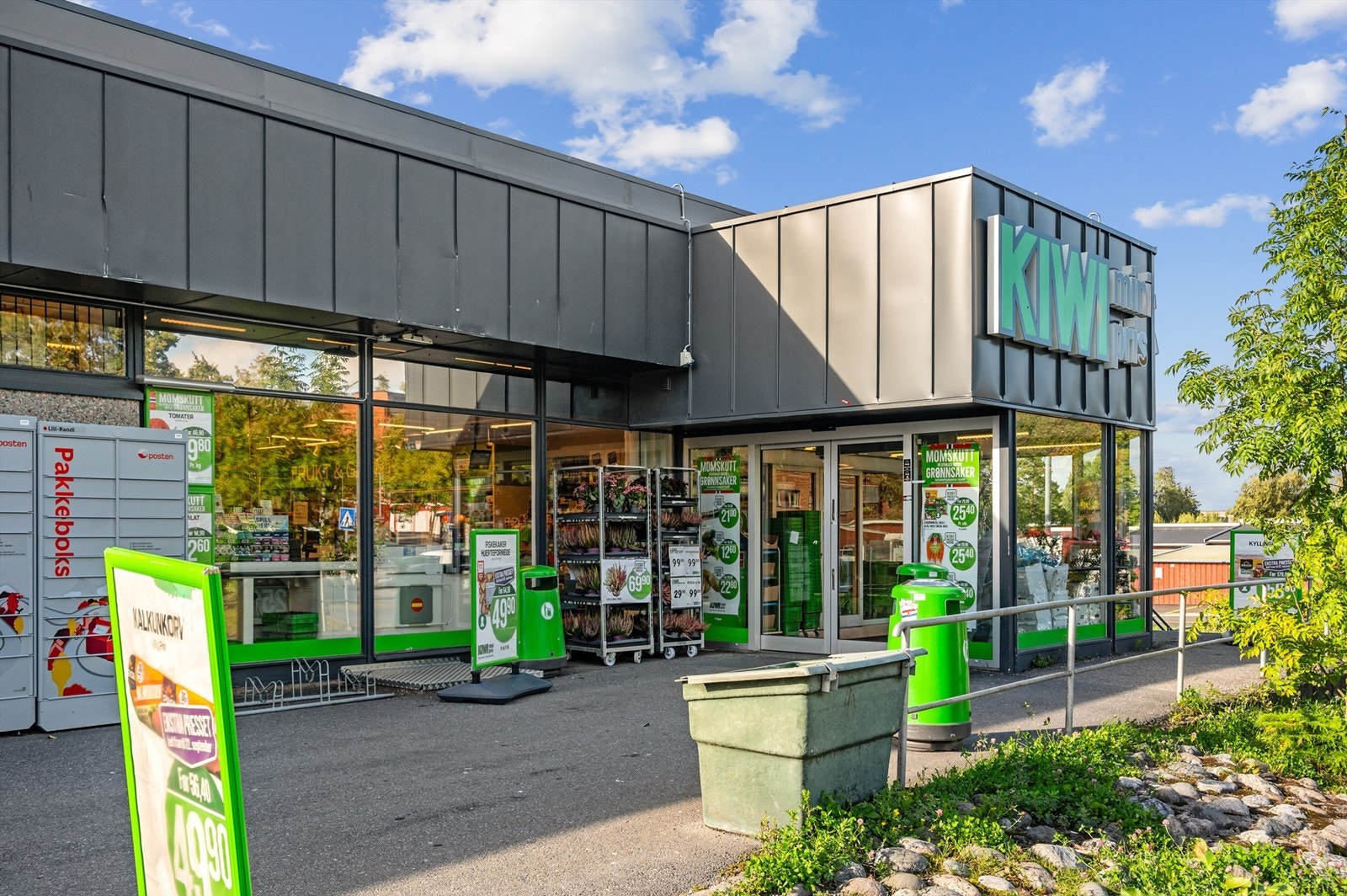 3 minutters gange til nærbutikken KIWI Hellerudveien samt Rema 1000 Hellerud. Galleribilde