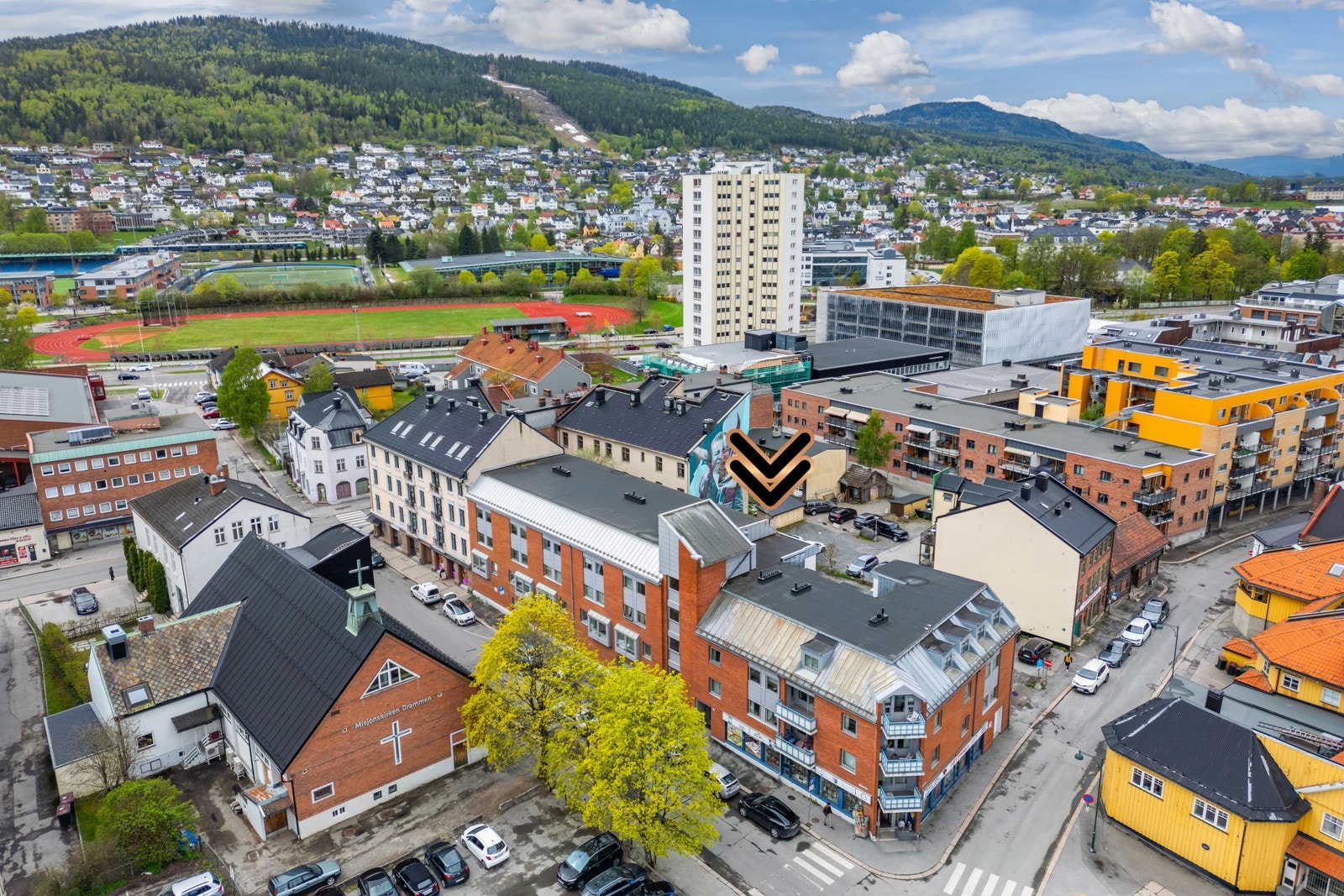 Det tar få minutter å gå til jernbanestasjonen, Marienlyst og Strømsø torg. Galleribilde