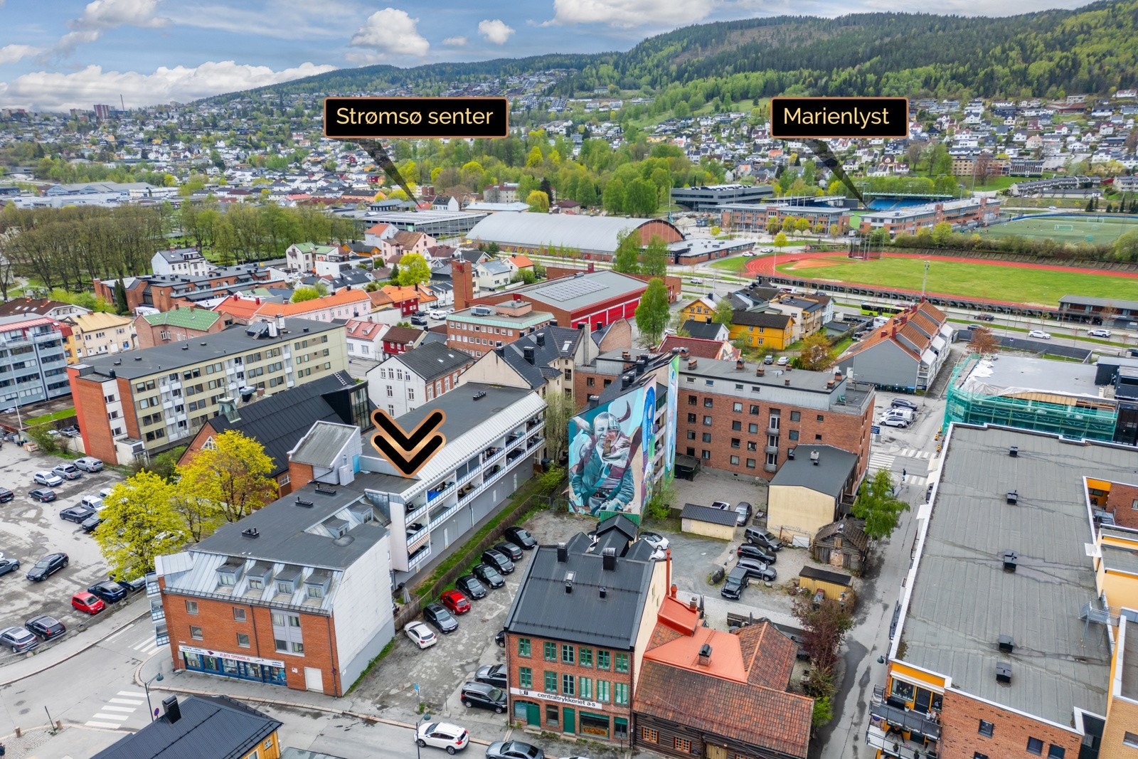 Marienlyst har friidrettsbane, fotballbane, kunstisbane og Drammenshallen. Galleribilde