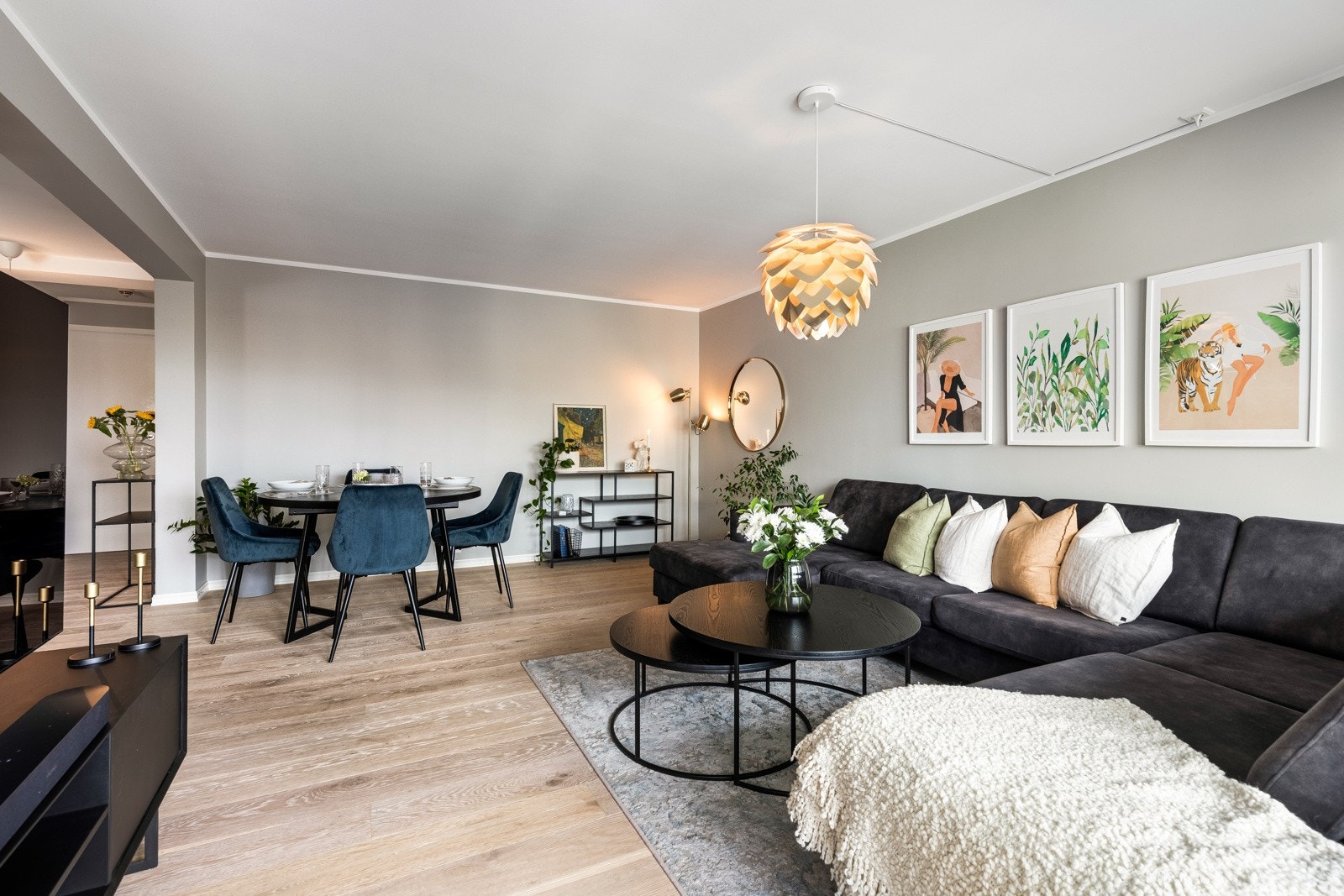 Det er også rom for å samle gjester til hyggelige måltider rundt et spisebord. Galleribilde
