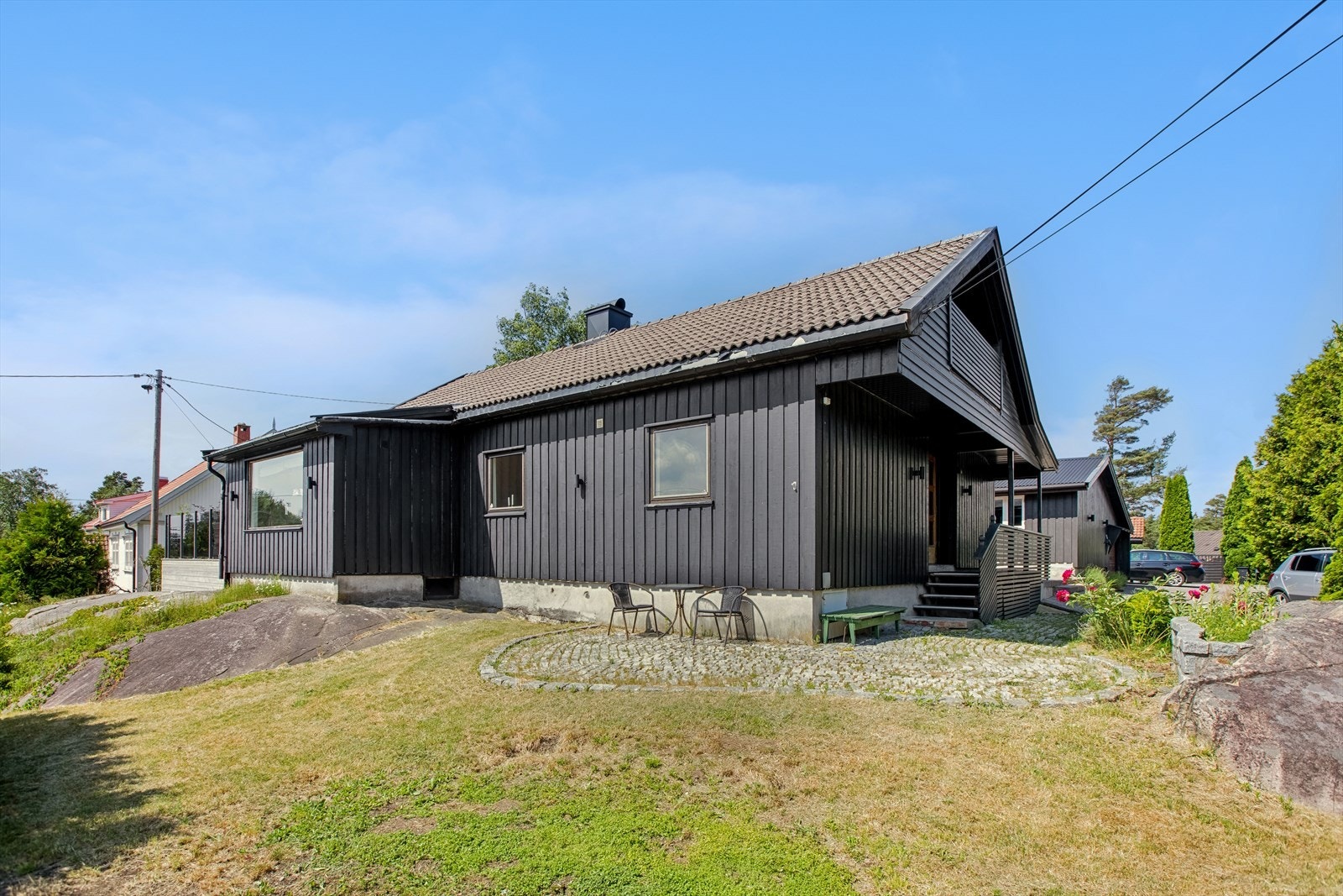 Eiendommen har en flott og tilbaketrukket tomt. Galleribilde