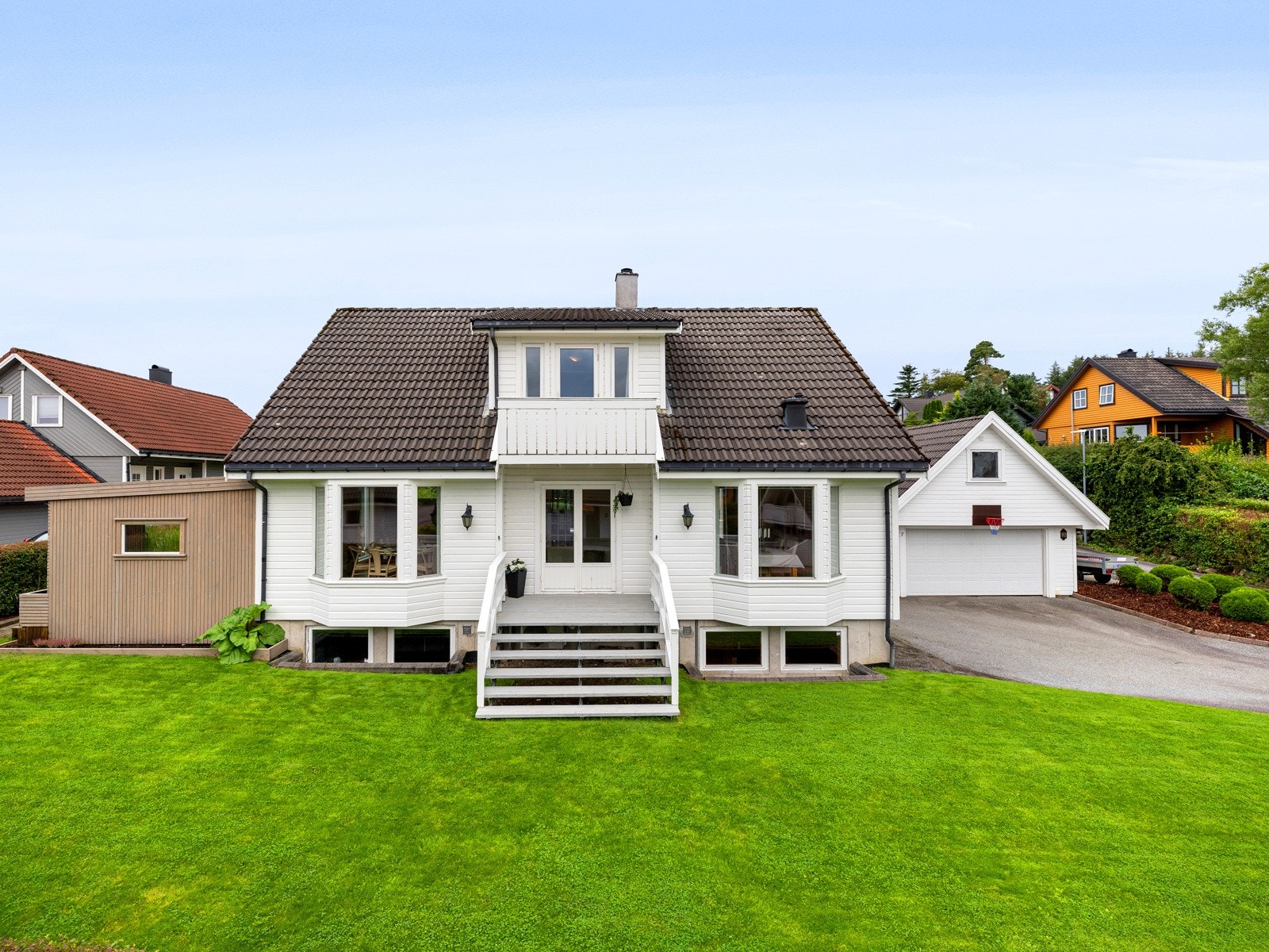 Romslig hage Galleribilde