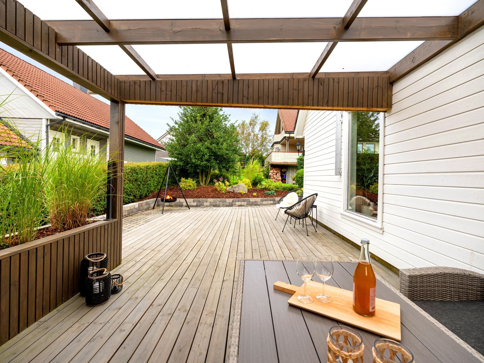 Praktisk overbygg over deler av terrassen Galleribilde