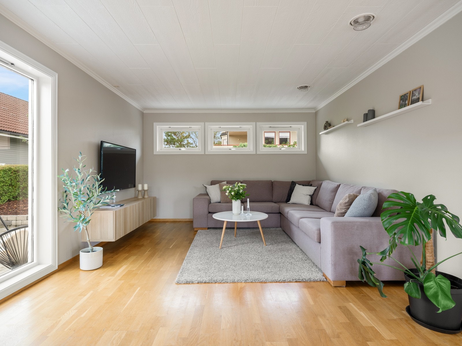 Naturlig plass til sittegruppe og tv-seksjon Galleribilde