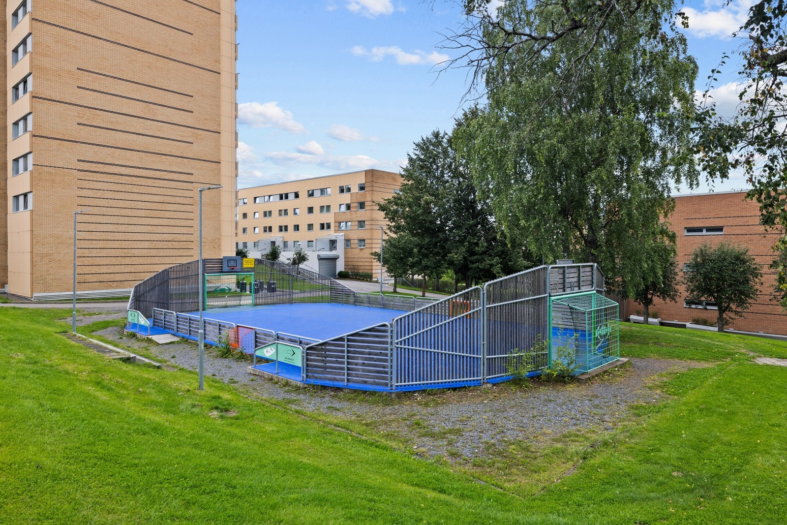 Nabolaget har også en ballbinge Galleribilde