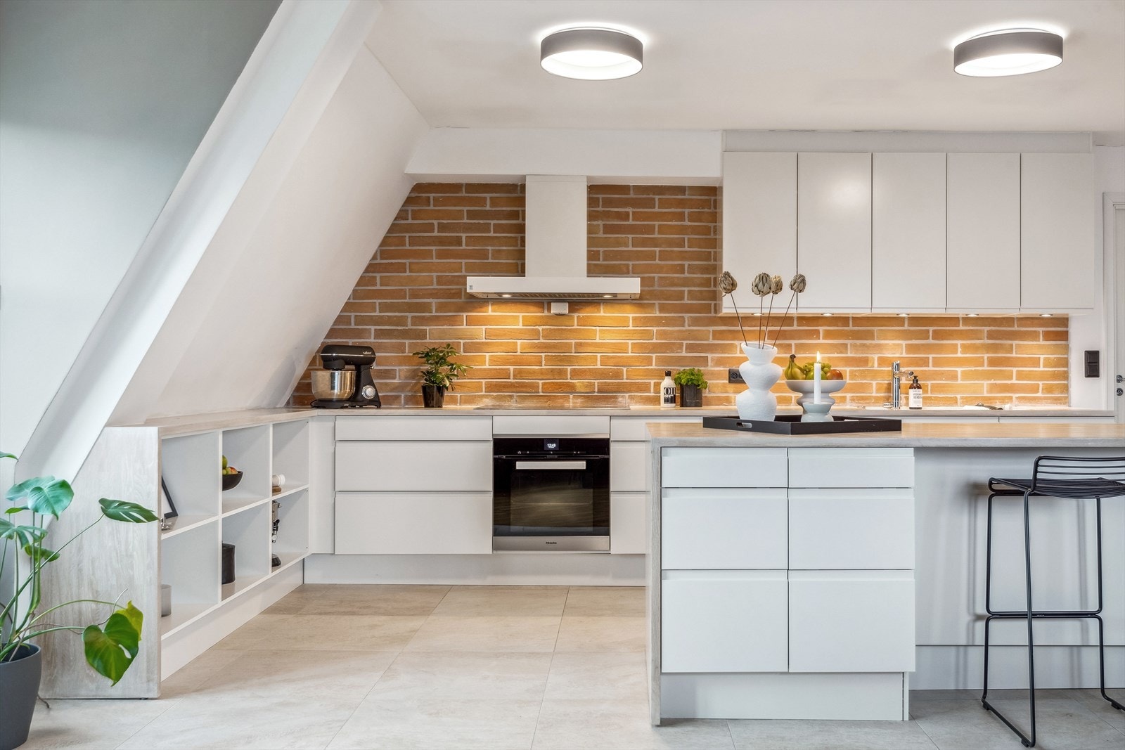 Kjøkkenet har en lekker og eksklusiv HTH-innredning oppført i 2017. Galleribilde