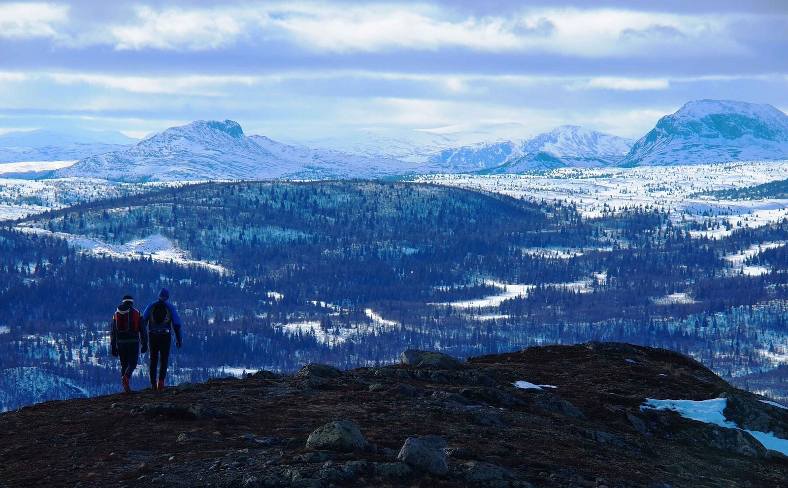 Fottur med utsikt til Jotunheimen Galleribilde