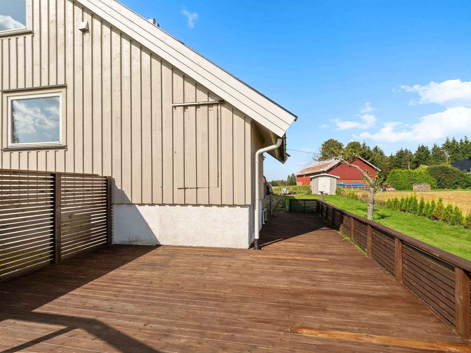 Terrasse ved kjellernedgang Galleribilde