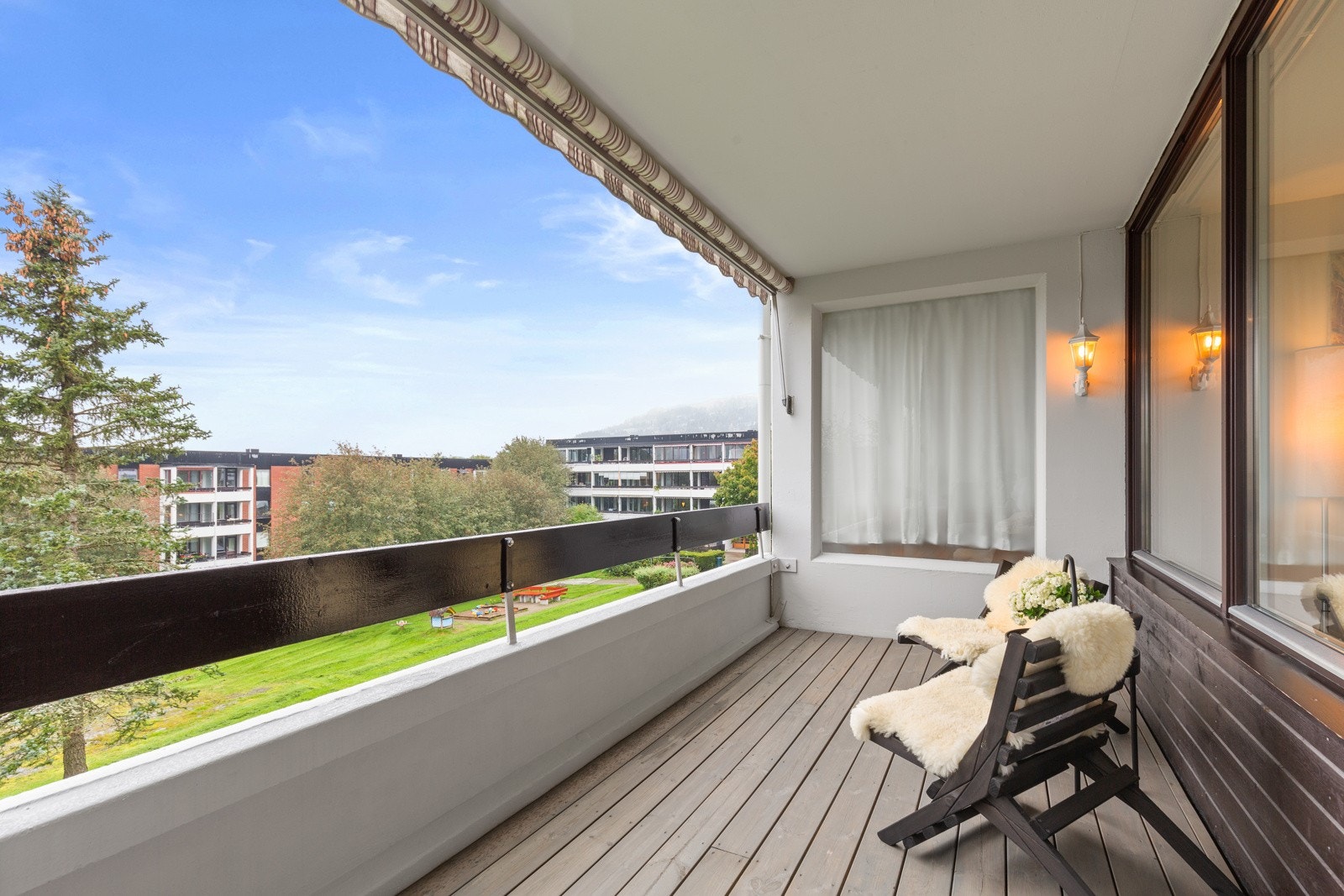 Med en romslig balkong har en god plass til flere sittegrupper samt grill. Galleribilde