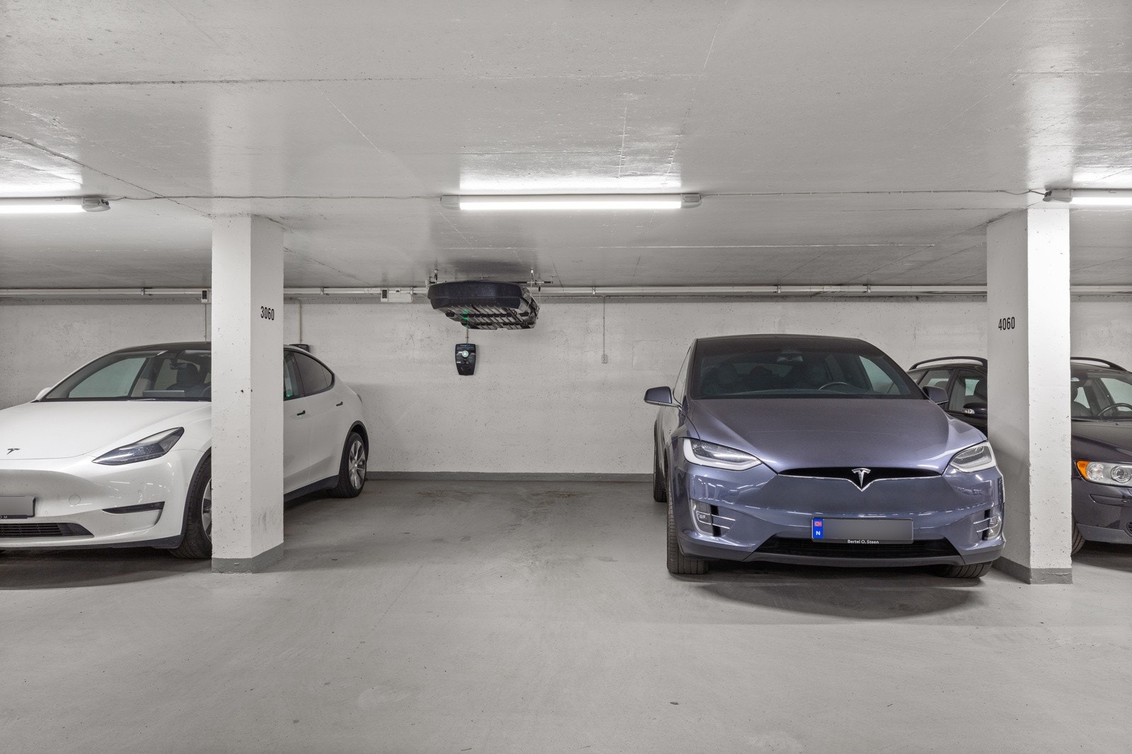 Egen parkeringsplass med el-billader i felles garasjeanlegg. Galleribilde
