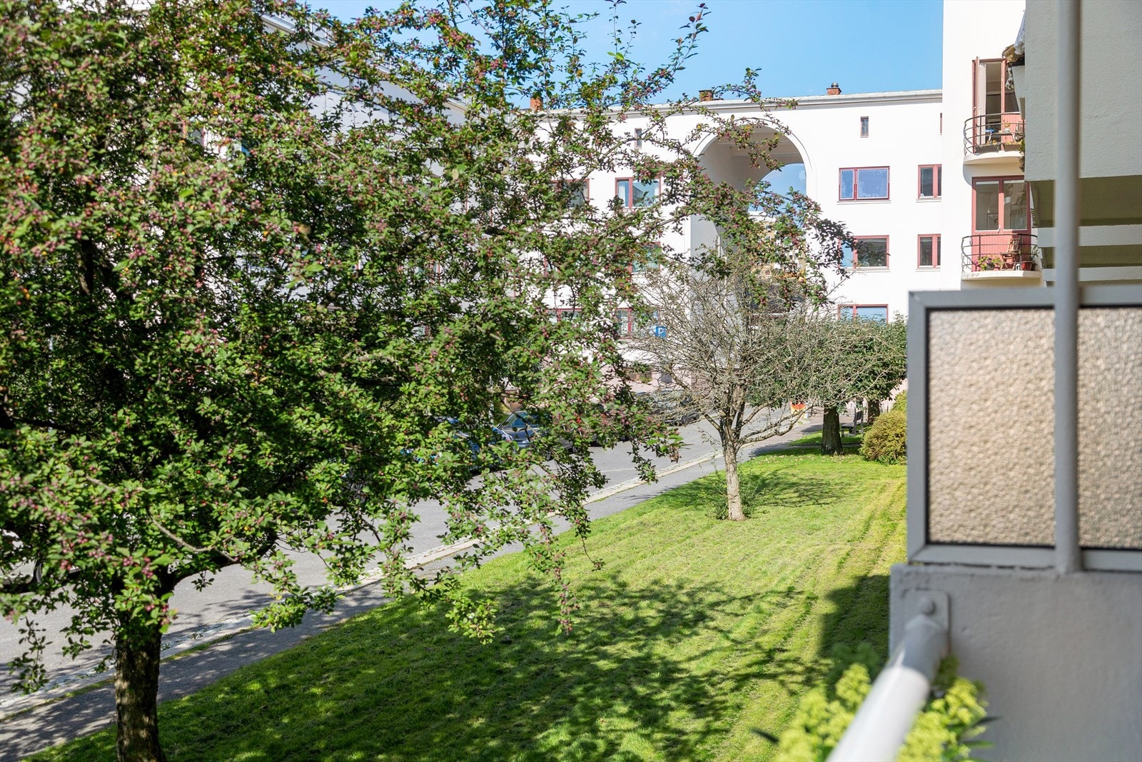 Hyggelig utsyn mot flotte grøntarealer. Galleribilde
