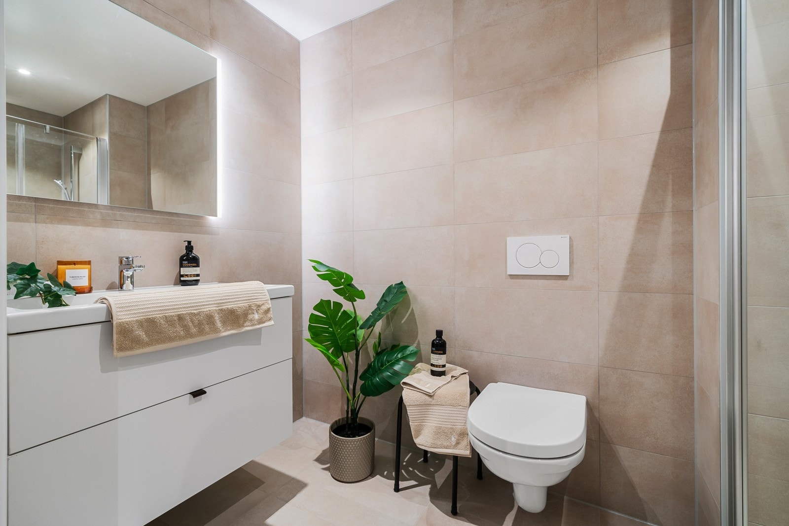 - Gjestebadet holder den samme lekre standarden som "en suite" badet - Galleribilde