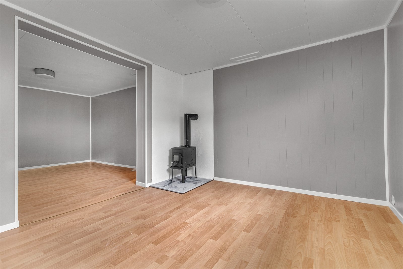 God plass for sofa, mediemøblement og diverse møblement. Galleribilde
