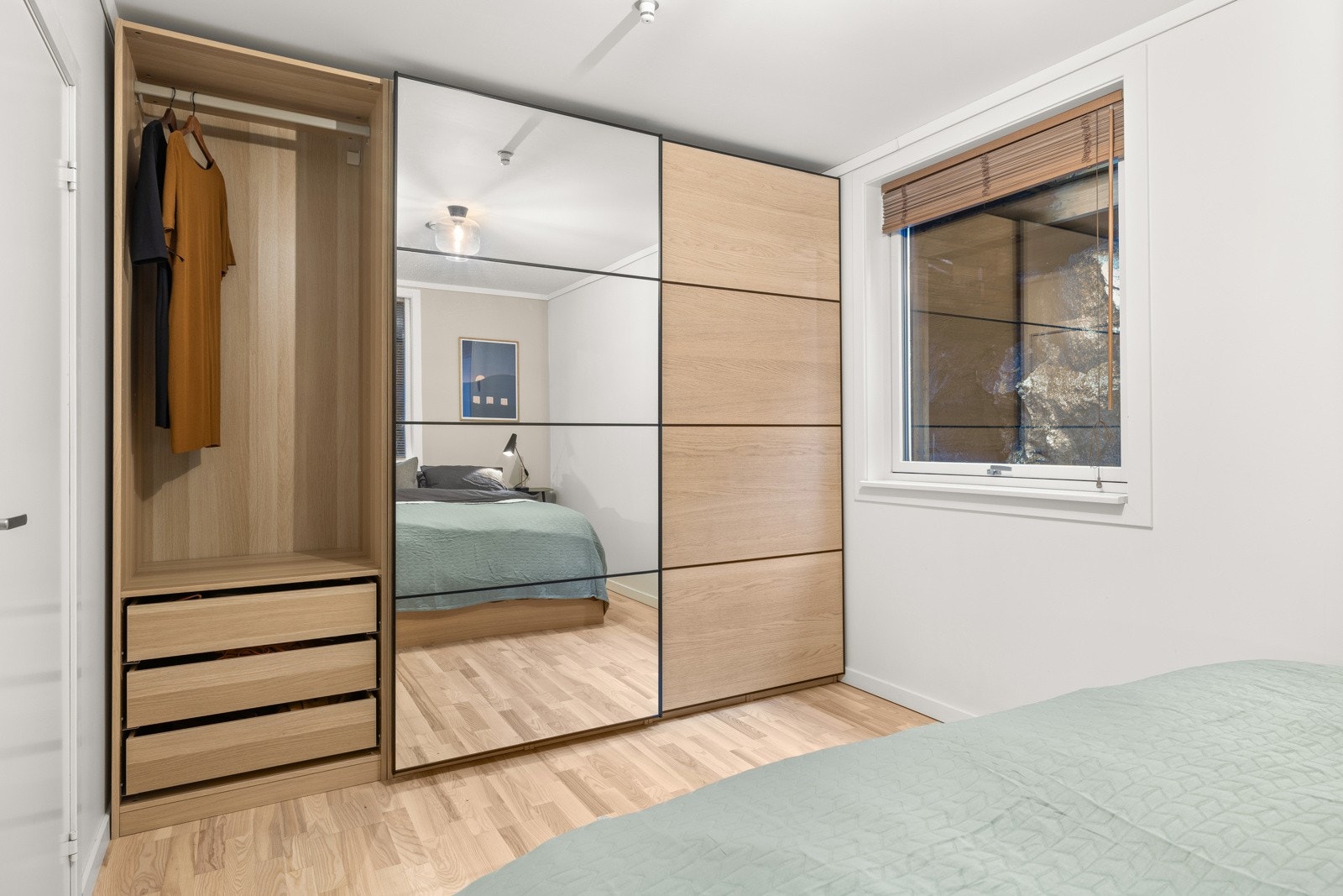 God plass til romslige garderobeløsninger Galleribilde