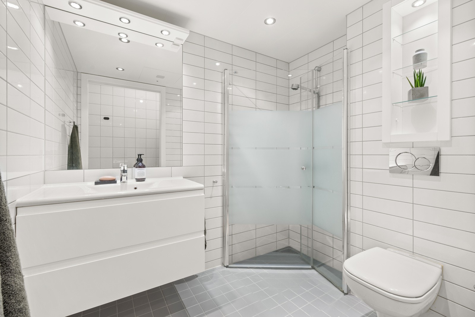 Baderom i boligens 1. etasje Galleribilde