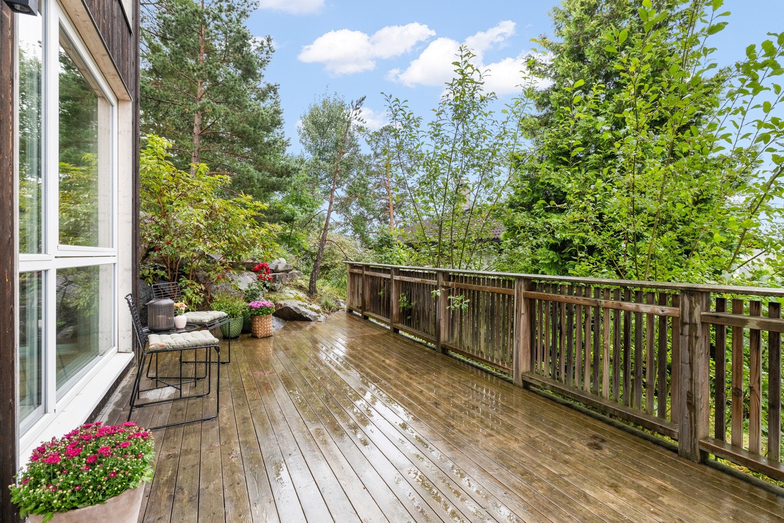 Med et totalt areal på 36 m² har du god plass til forskjellig utemøblement Galleribilde