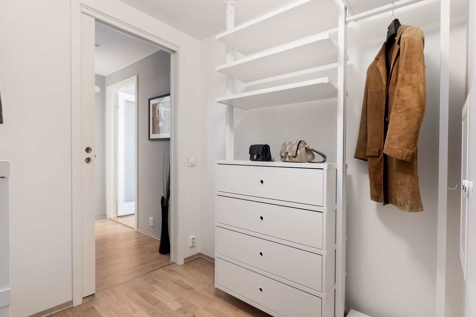 Boden benyttes i dag som en garderobe, men kan også brukes som kontor e.l. Galleribilde
