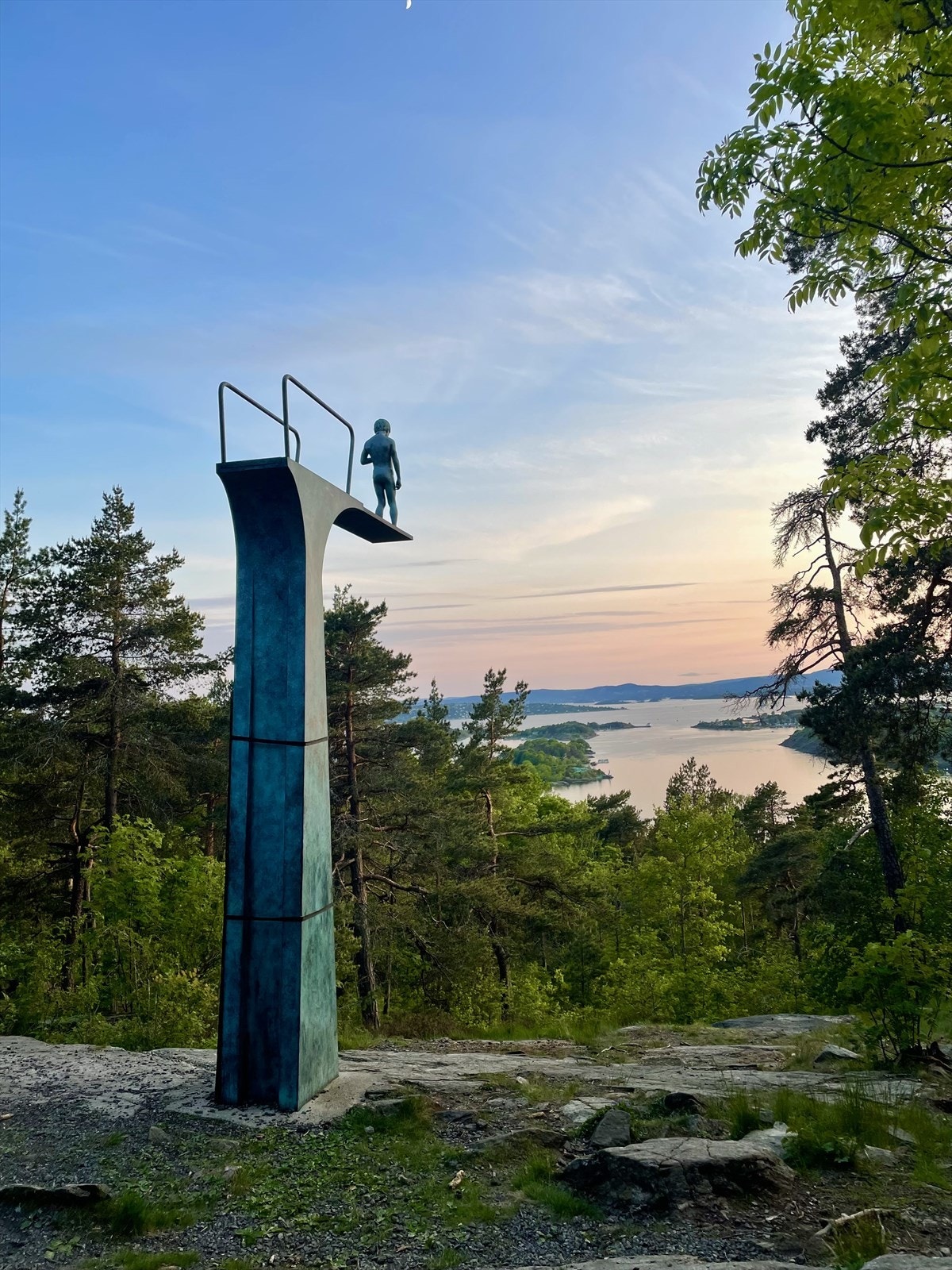 Ekebergparken er verdt et besøk - her er det flotte turstier, vakker natur og flere skulpturer Galleribilde