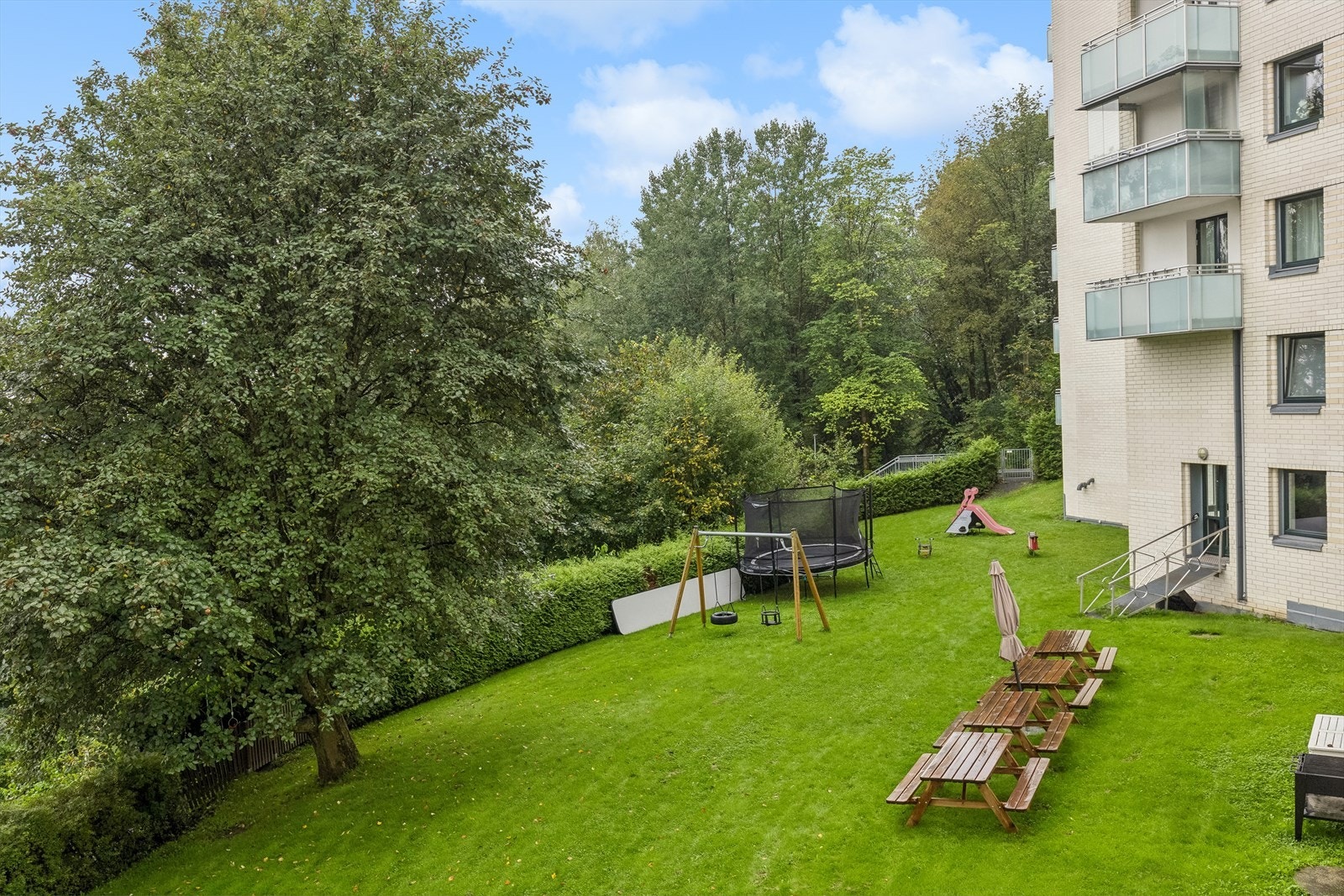 Sameiet har pent opparbeidede fellesområder. Galleribilde