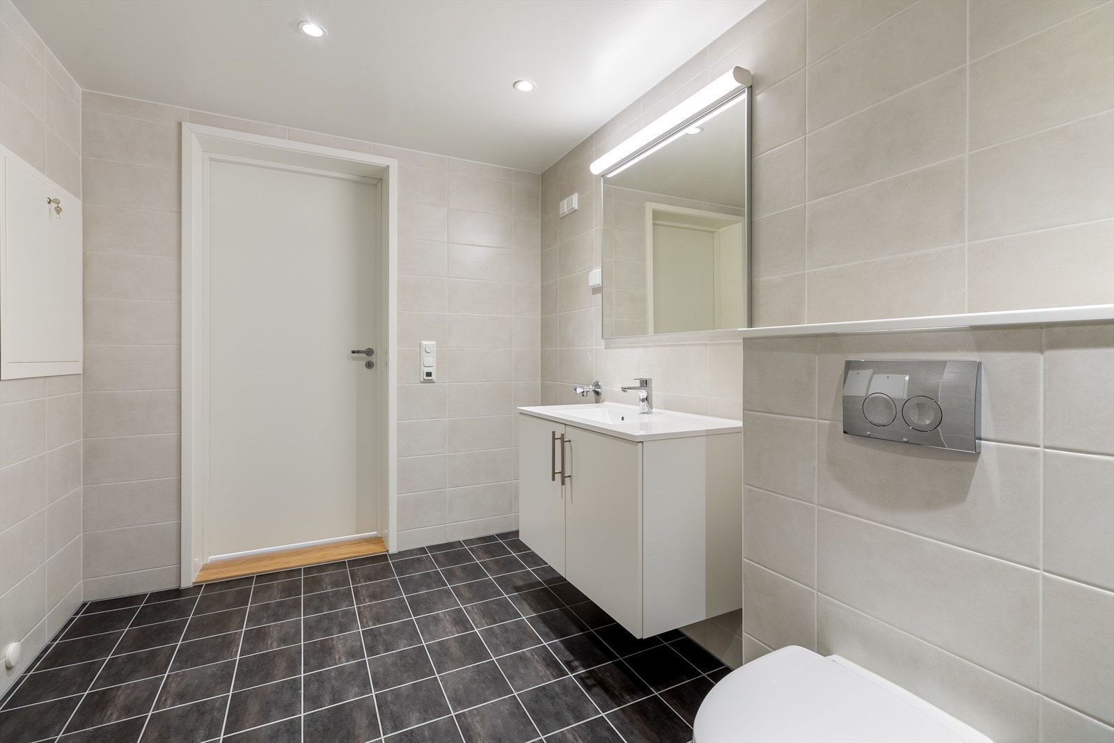 Badet holder en høy standard og har varmekabler i gulv Galleribilde