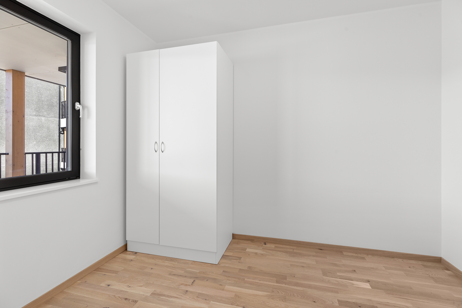 Soverom 2 med plass til seng og garderobeløsning Galleribilde