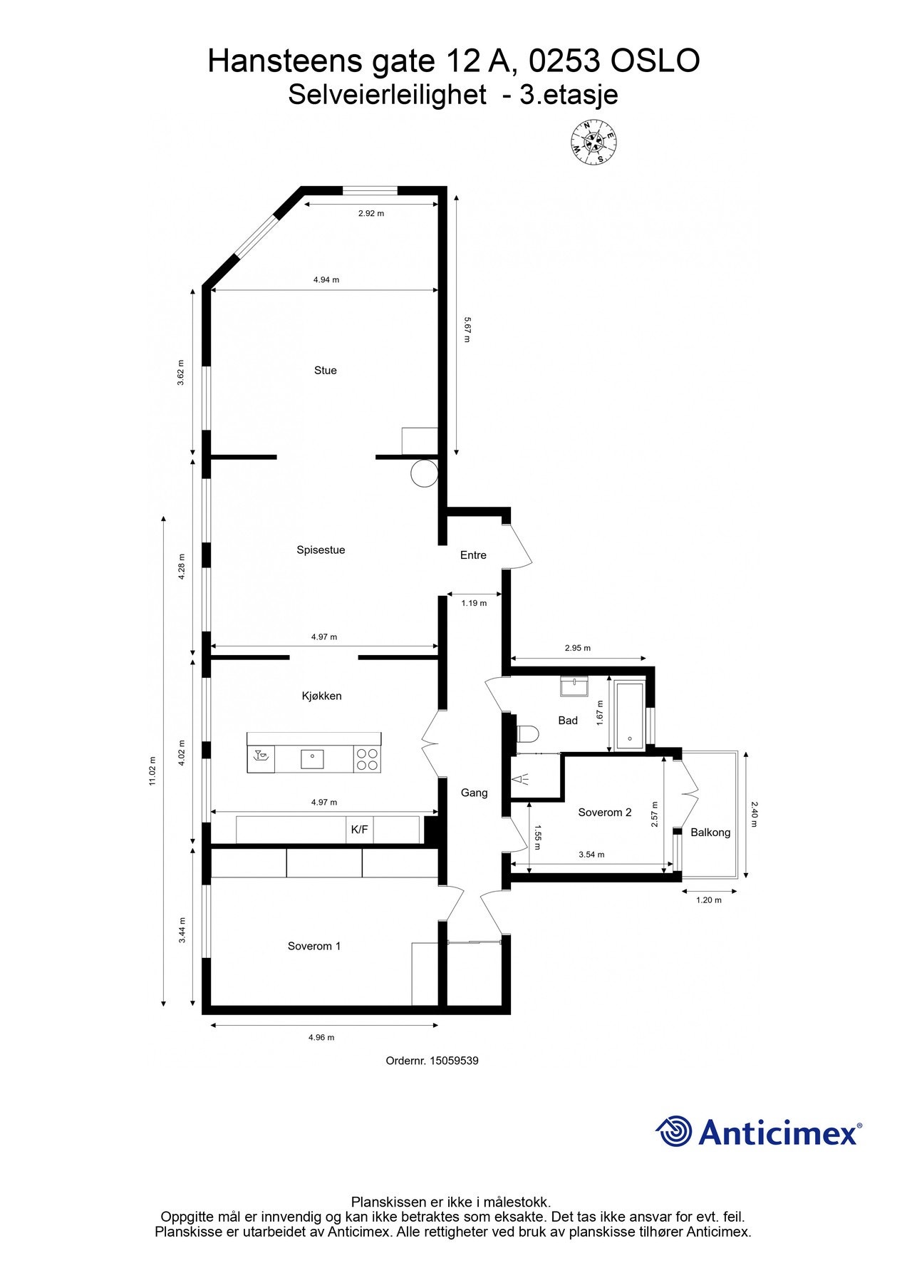 Leiligheten har en fin internbeliggenhet i bygårdens tredje etasje, og er innholdsrikt utformet med stue, spisestue, kjøkken, to soverom, bad og gang/entré. Galleribilde