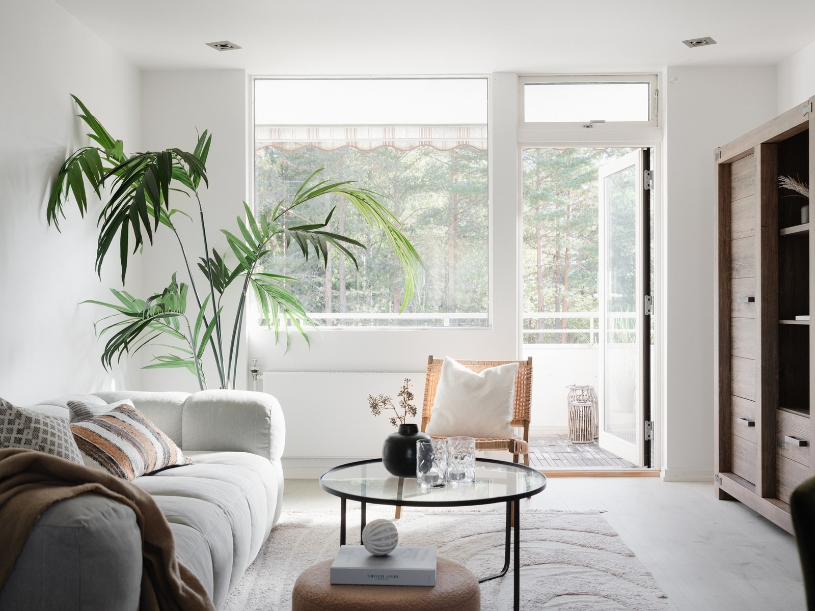 Gode vindusflater vender ut mot den sydvendte balkongen, en herlig forlengelse på ca. 5 kvm. Galleribilde