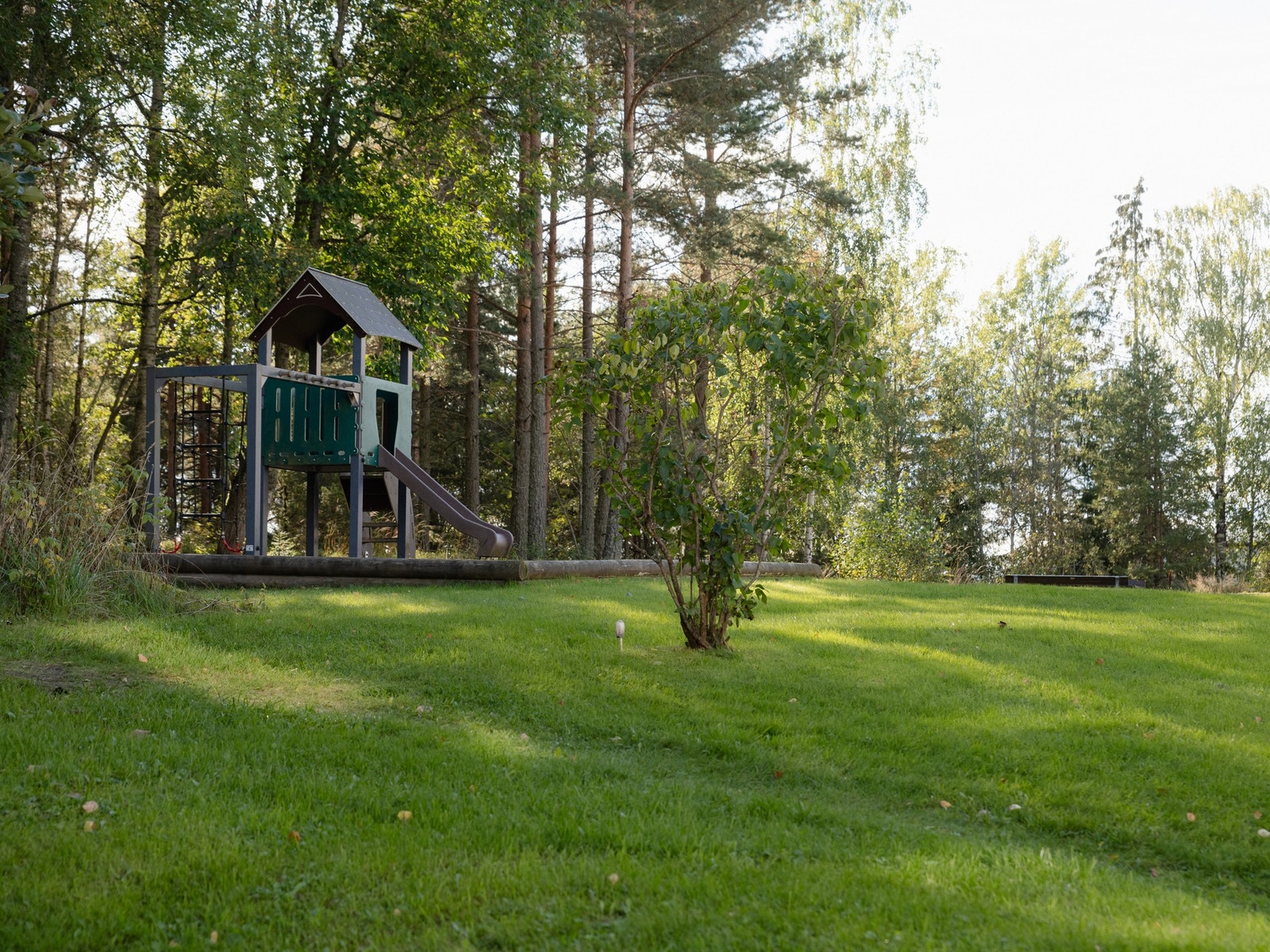 Utearealene er godt tilrettelagt for alle aldersgrupper og byr på fine turområder innover i marka. Galleribilde