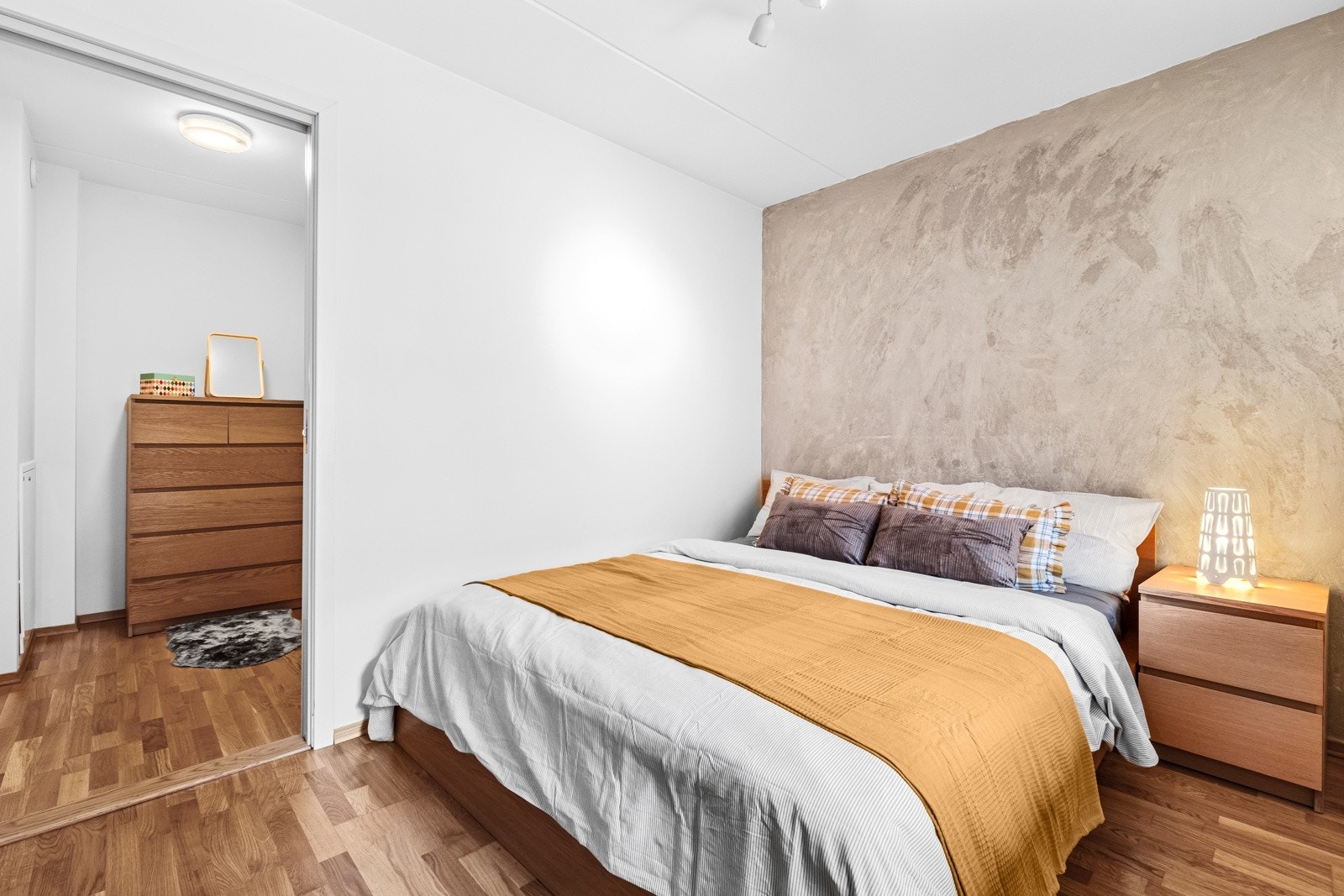 De lysmalte overflatene gjør det enkelt å innrede etter eget ønske. Galleribilde