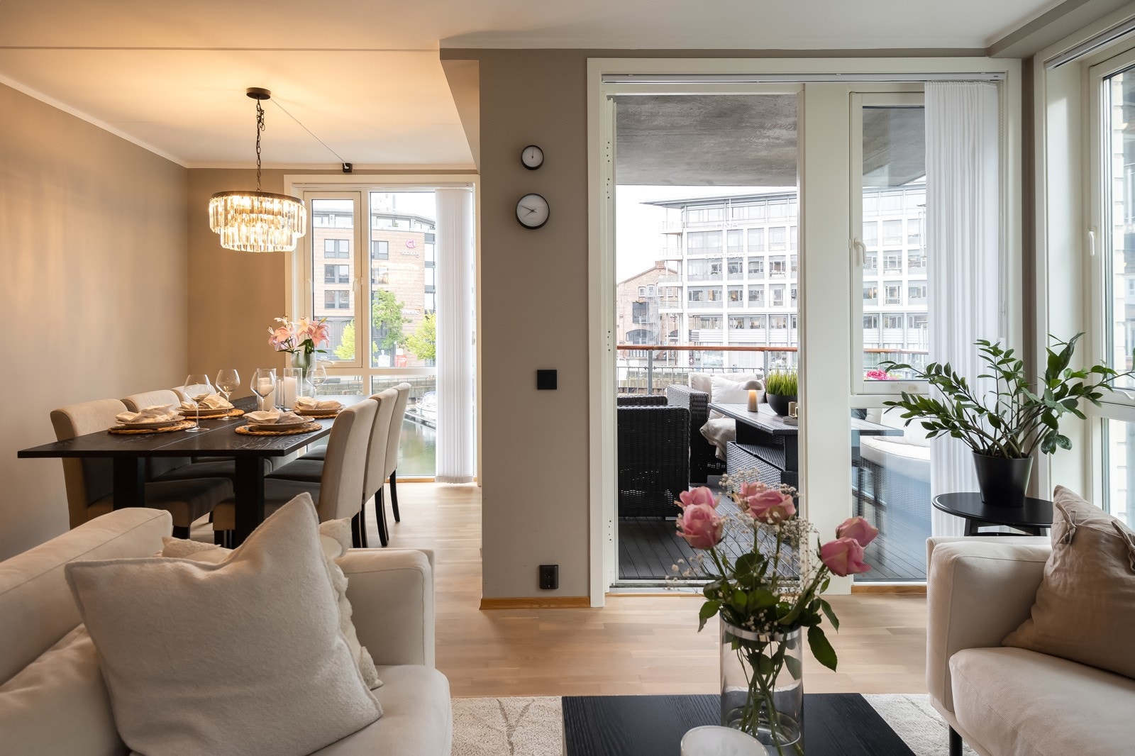 Fjernvarme og balansert ventilasjon sørger for jevn varme og godt inneklima. Galleribilde