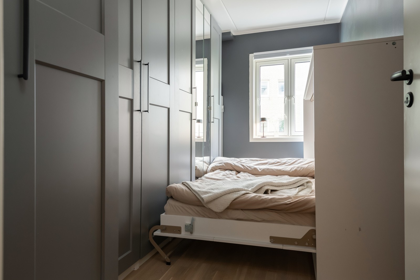Det er plass til garderobe også på det minste rommet. Galleribilde