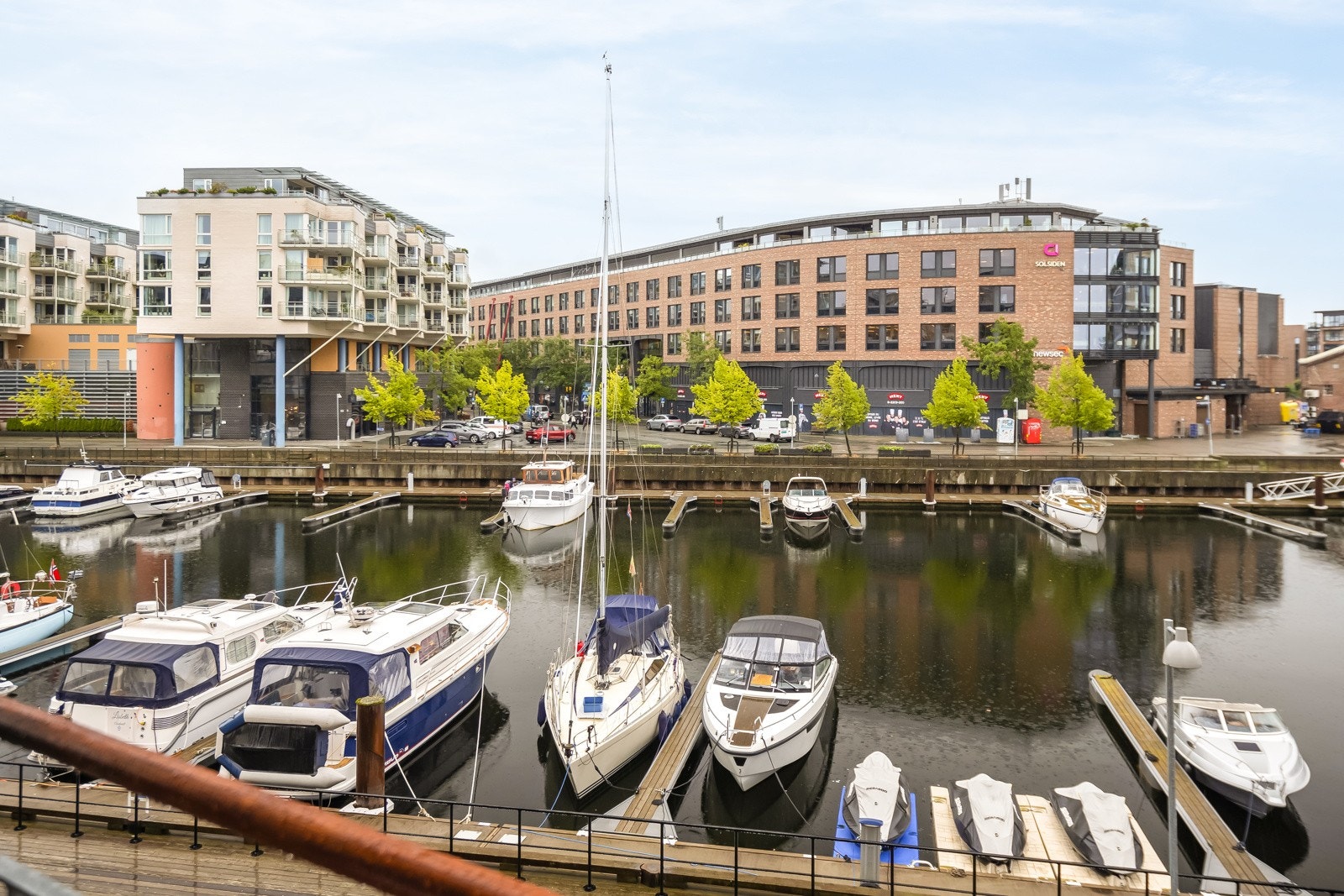 Fint utsyn mot batmarinaen. Galleribilde