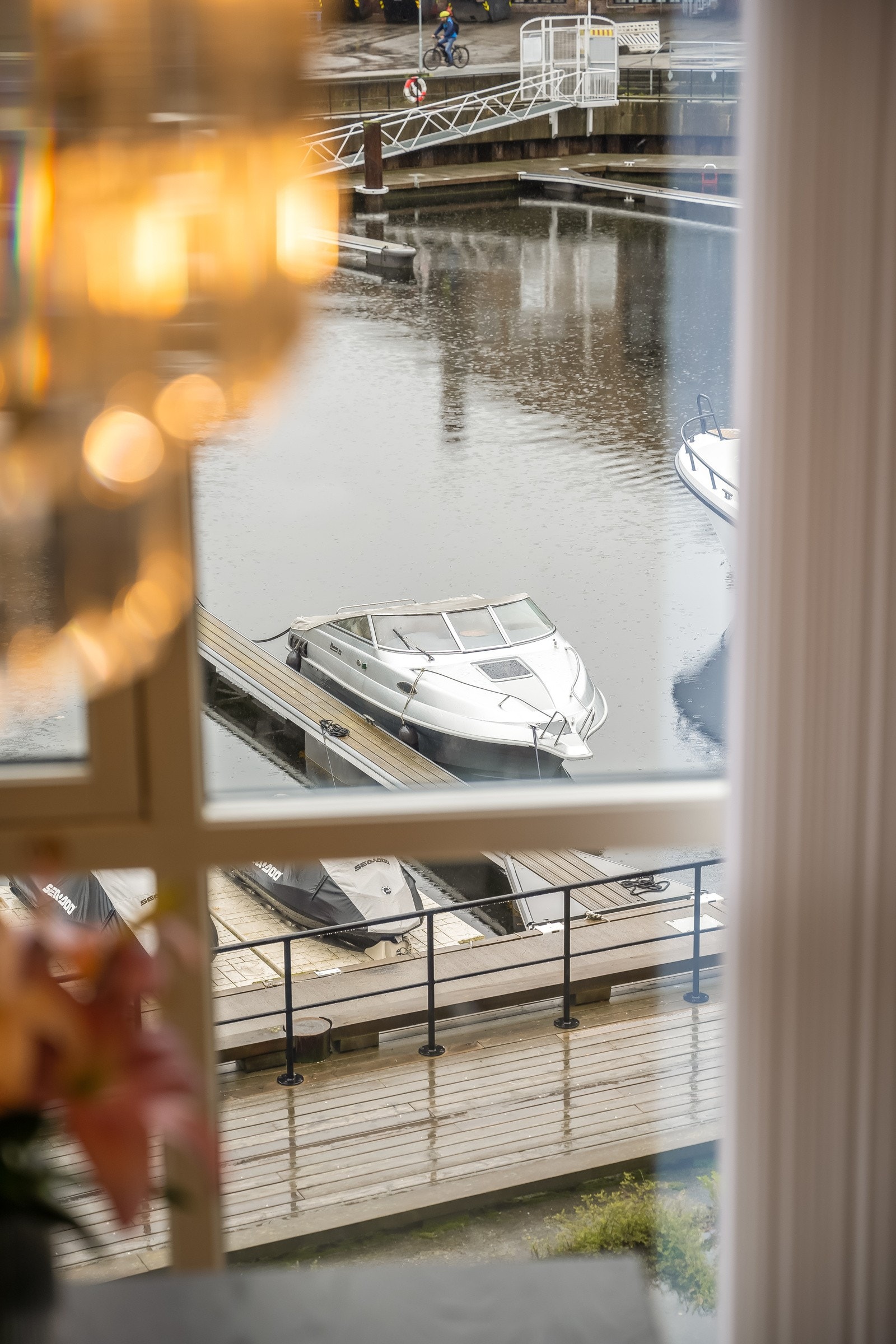Det er mulig å leie eller kjøpe båtplass like utenfor. Galleribilde