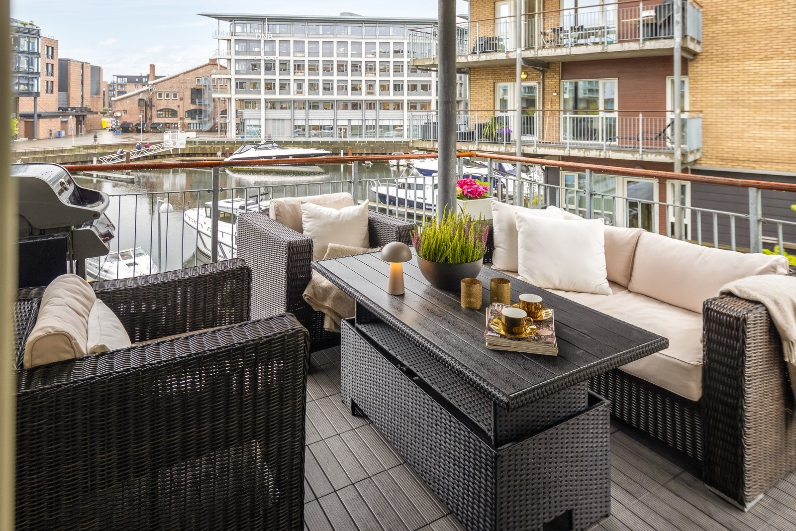 Verandaen er 12 kvm og har gode solforhold (sørvestvendt). Galleribilde