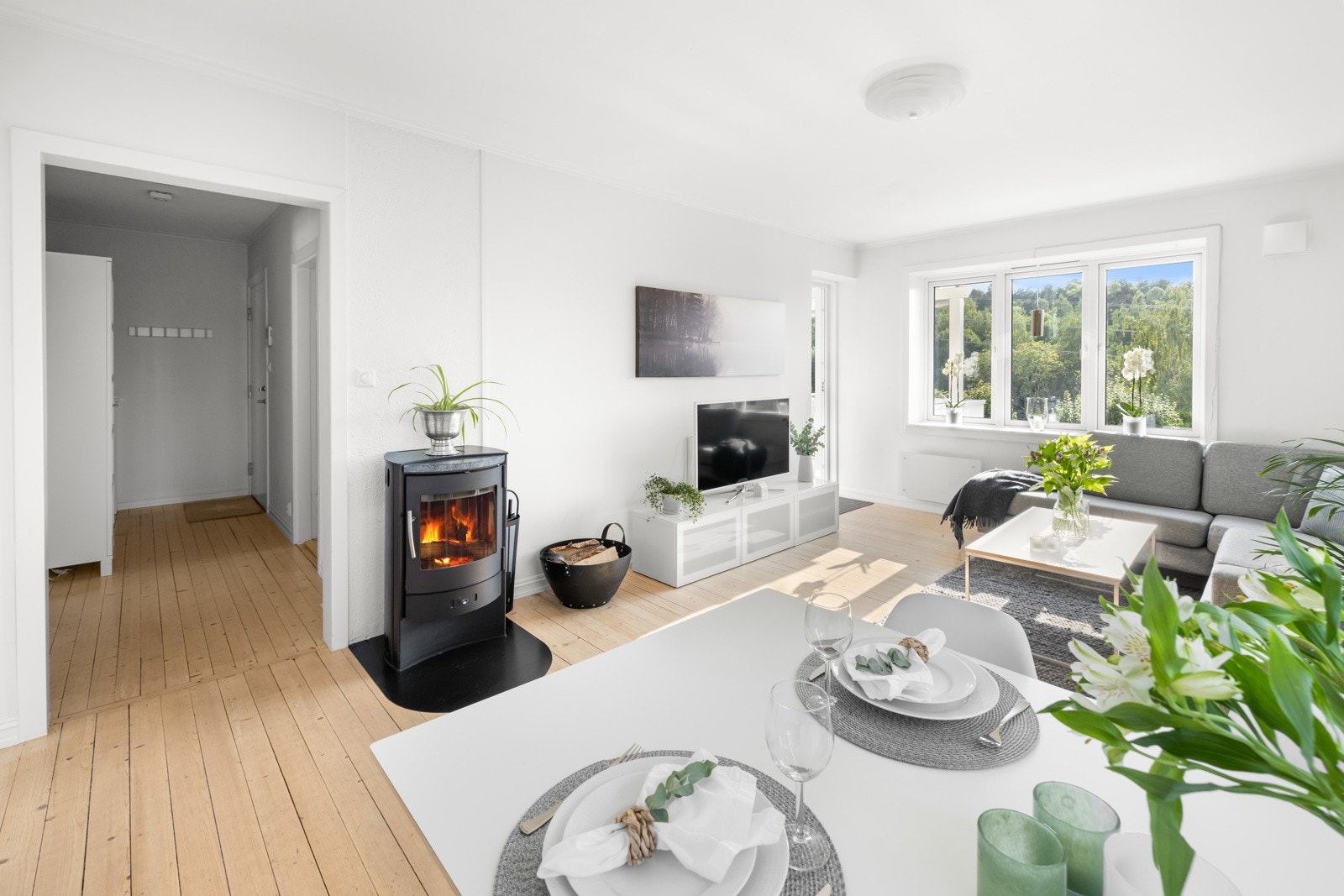 God plass til spisebord og sofagruppe Galleribilde