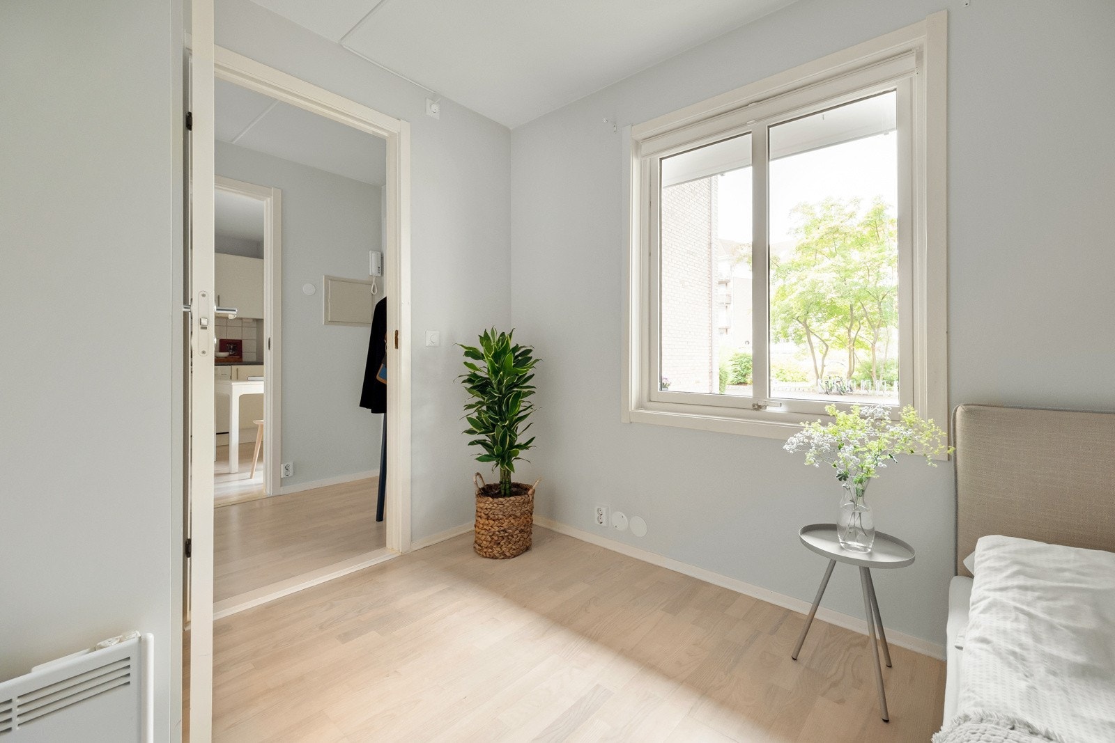 Rommet er i hvert fall av fin størrelse, og gjør nytten som barnerom eller kontor også. Galleribilde