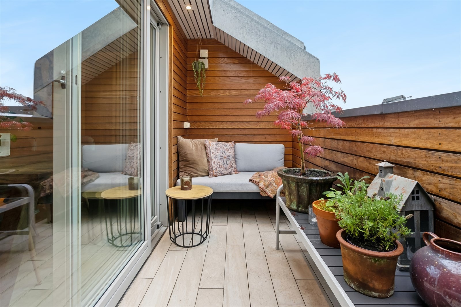 Fra stuen er det utgang til egen privat takterrasse med gode solforhold. Galleribilde