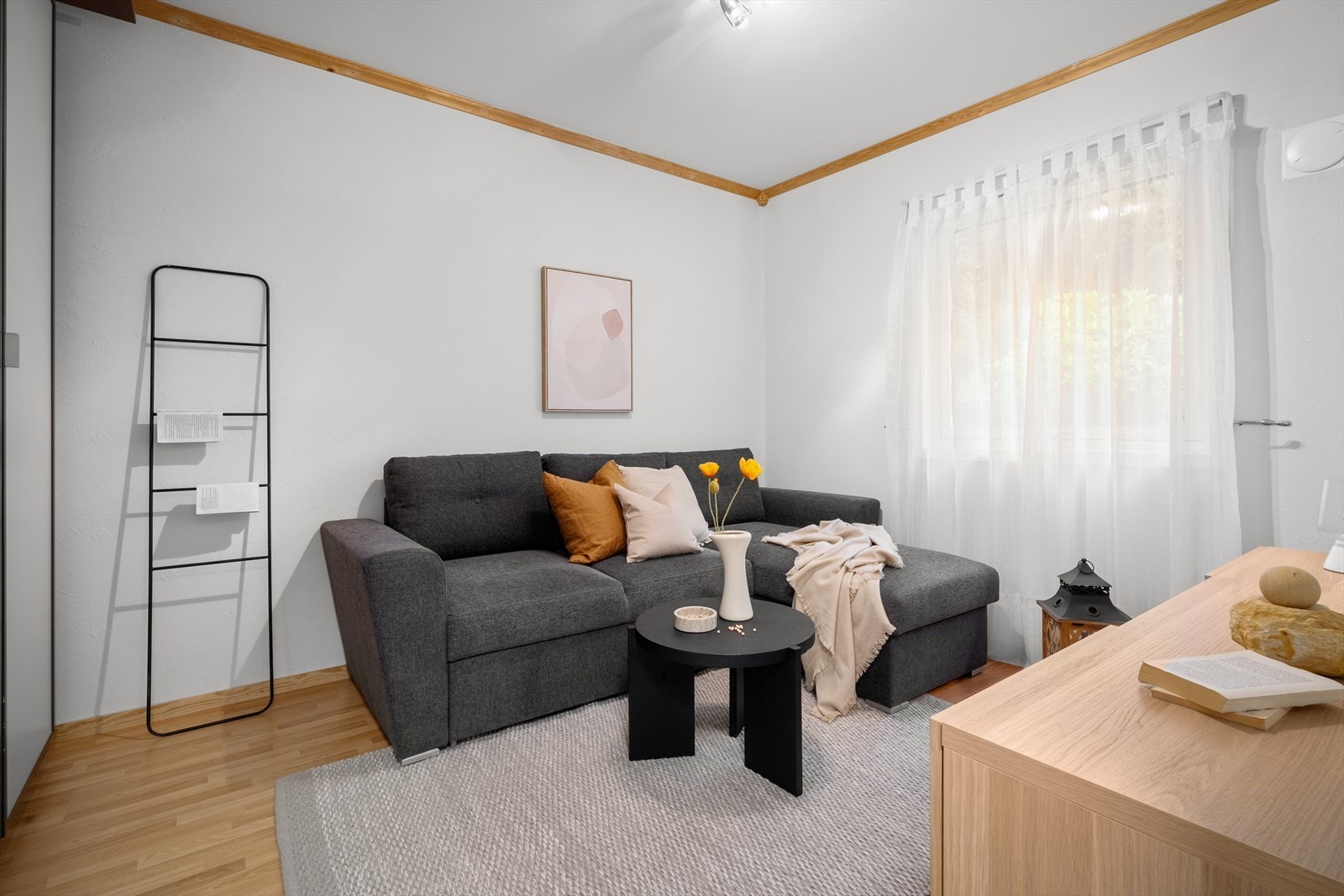 Det tredje soverommet som også er det største, måler 10,6 m². Her har du god plass til det du måtte ønske av inventar. Galleribilde