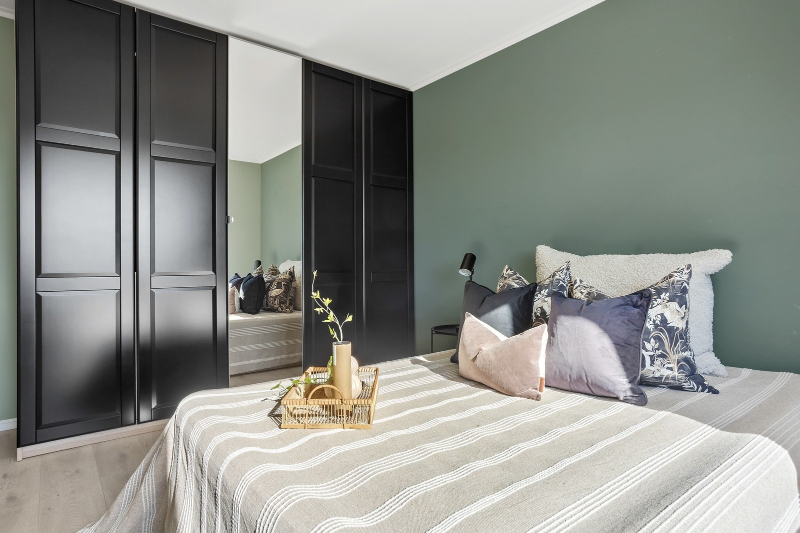 Ellers har du 3 soverom med god plass til seng og tilhørende møblement. Galleribilde