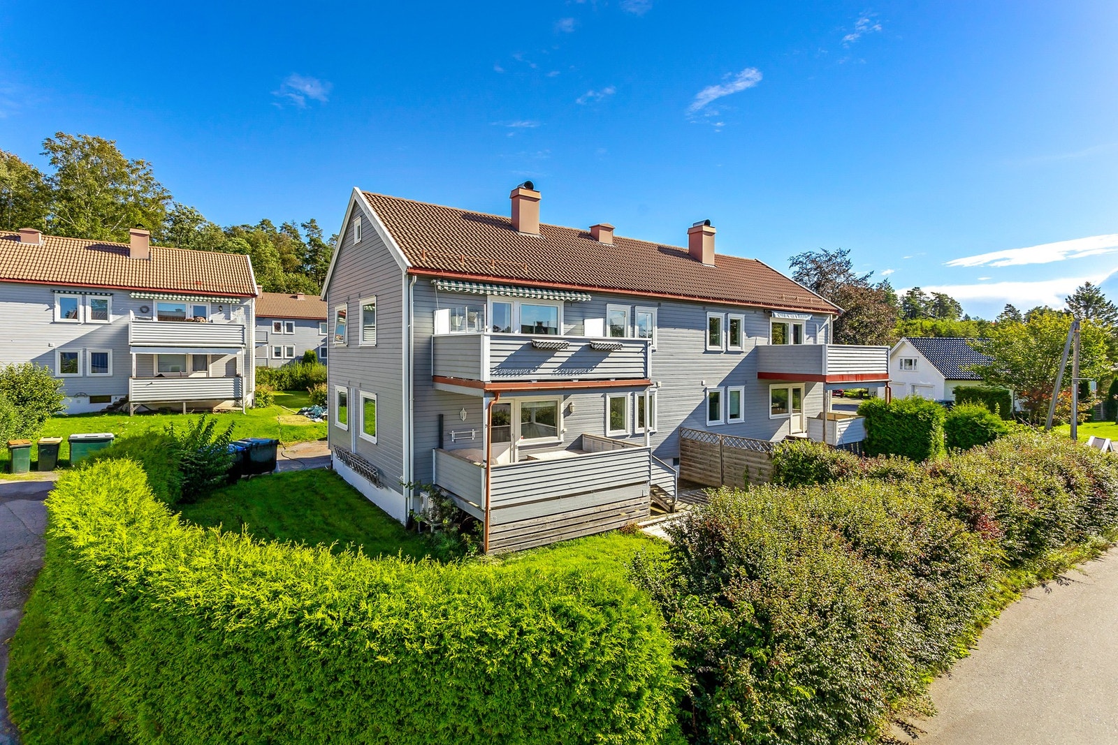 På Rosanes, like ved Teie sentrum, ligger Rosahaugparken, en idyllisk perle med store plenområder, to dammer, fotballbane og bakker som benyttes til aking om vinteren. Galleribilde