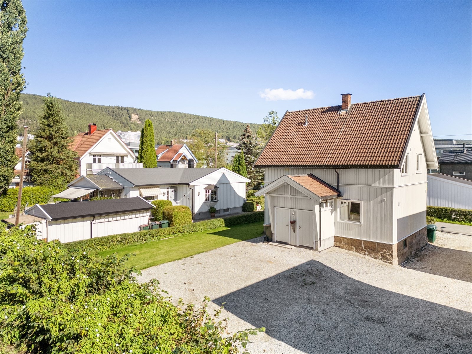 Moderne og nyoppusset enebolig i et attraktivt boligområde på Åssiden. 2 soverom. Kort vei til Drammen sentrum. Galleribilde