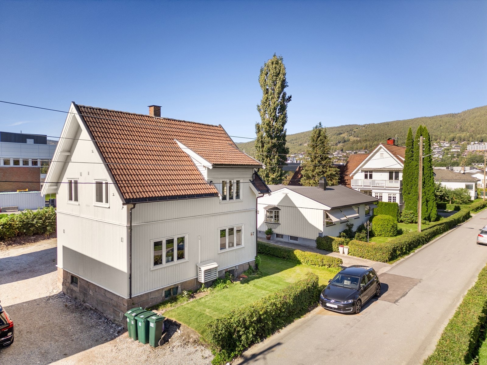 Farmen Nedre 7C ligger sentralt til i et populært boligområde på Åssiden. Galleribilde
